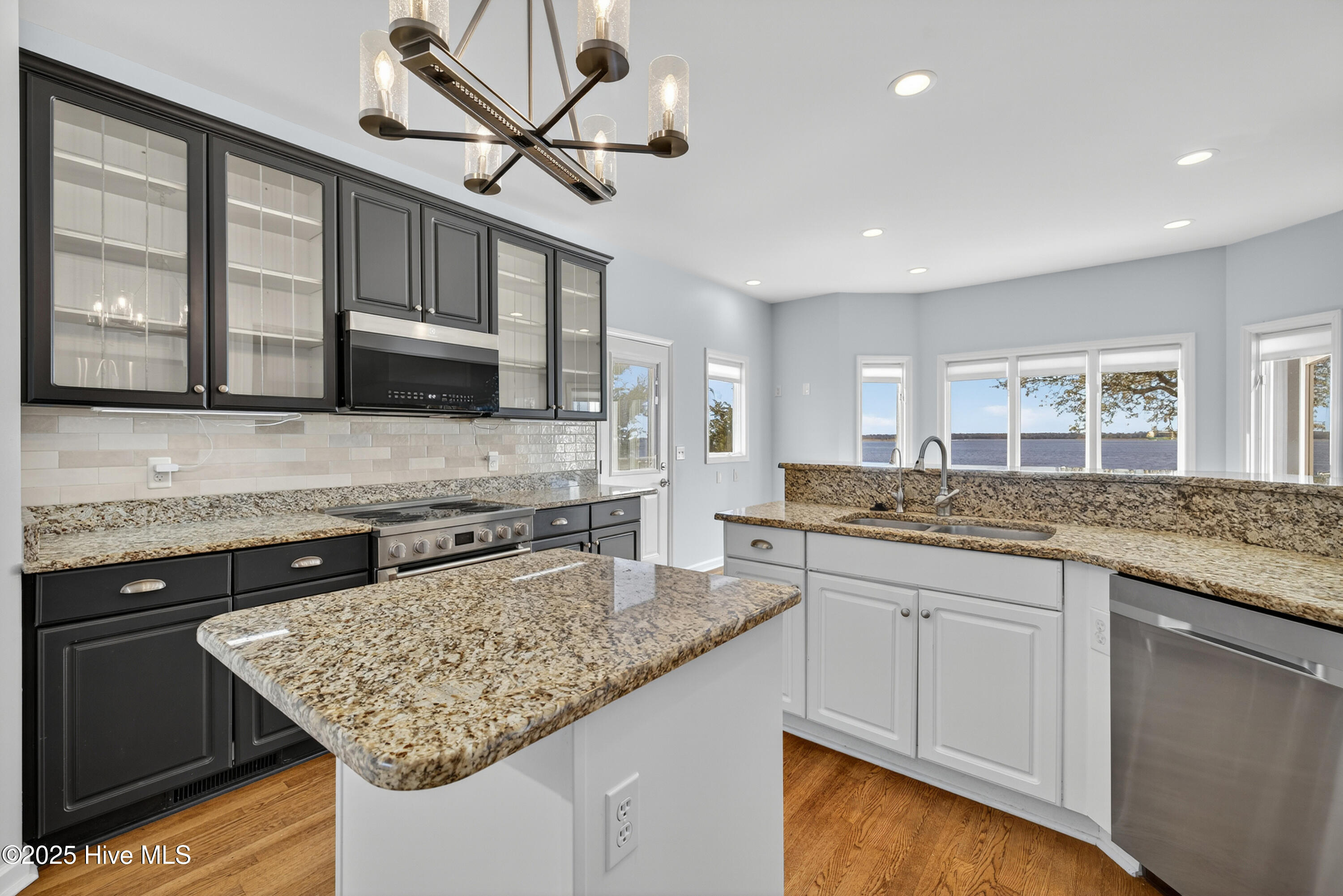 100539038 | Photo 40