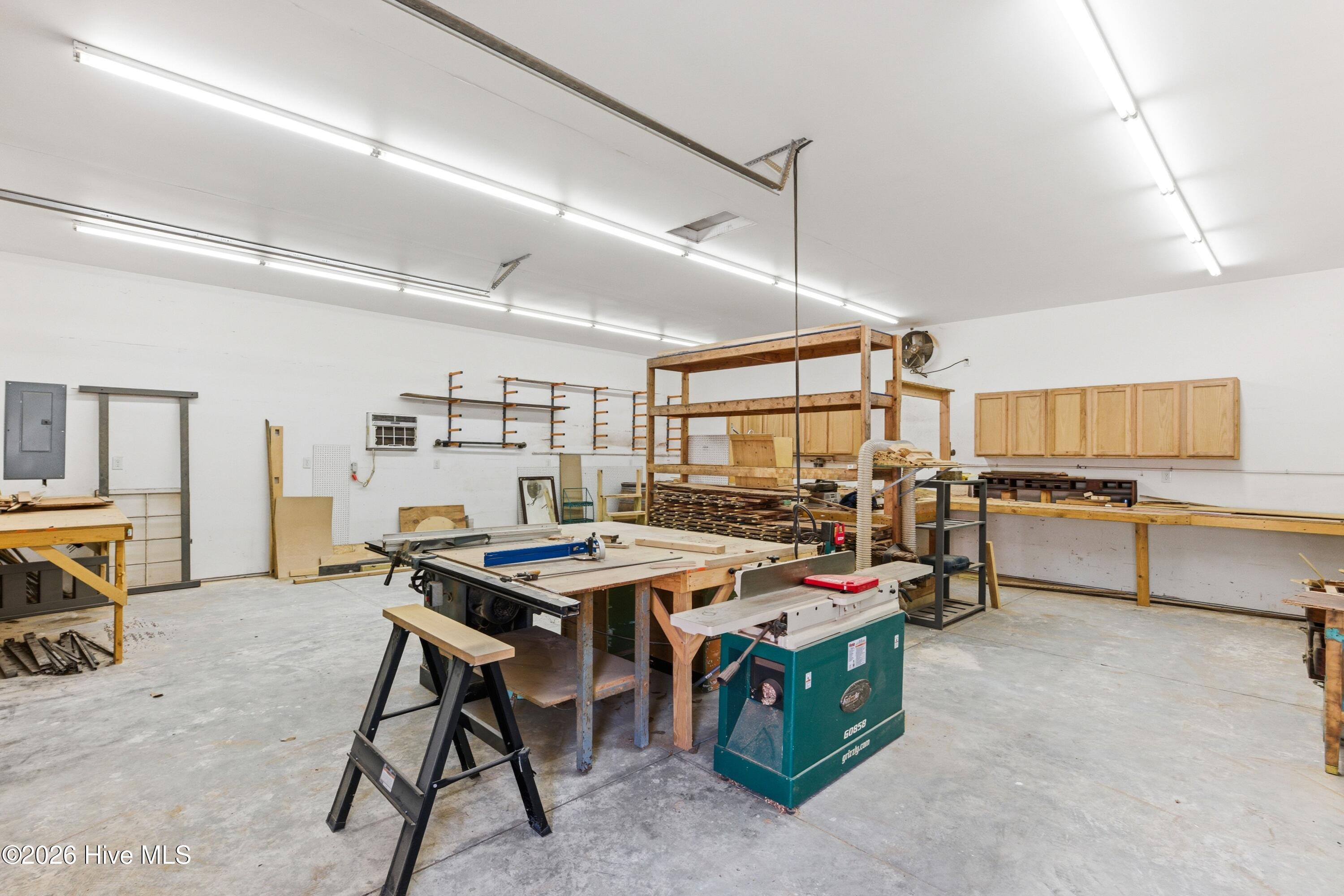 100564216 | Photo 46