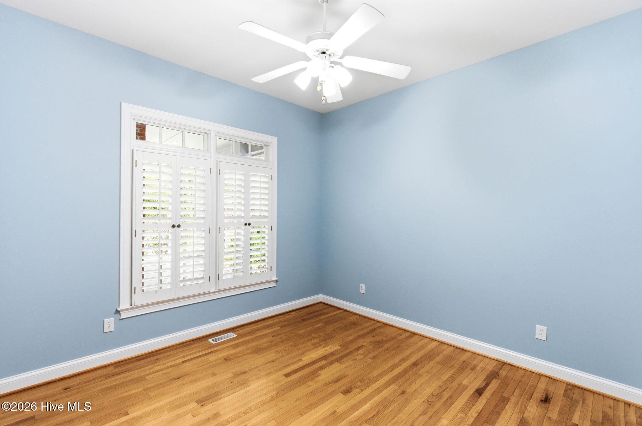 100567139 | Photo 35