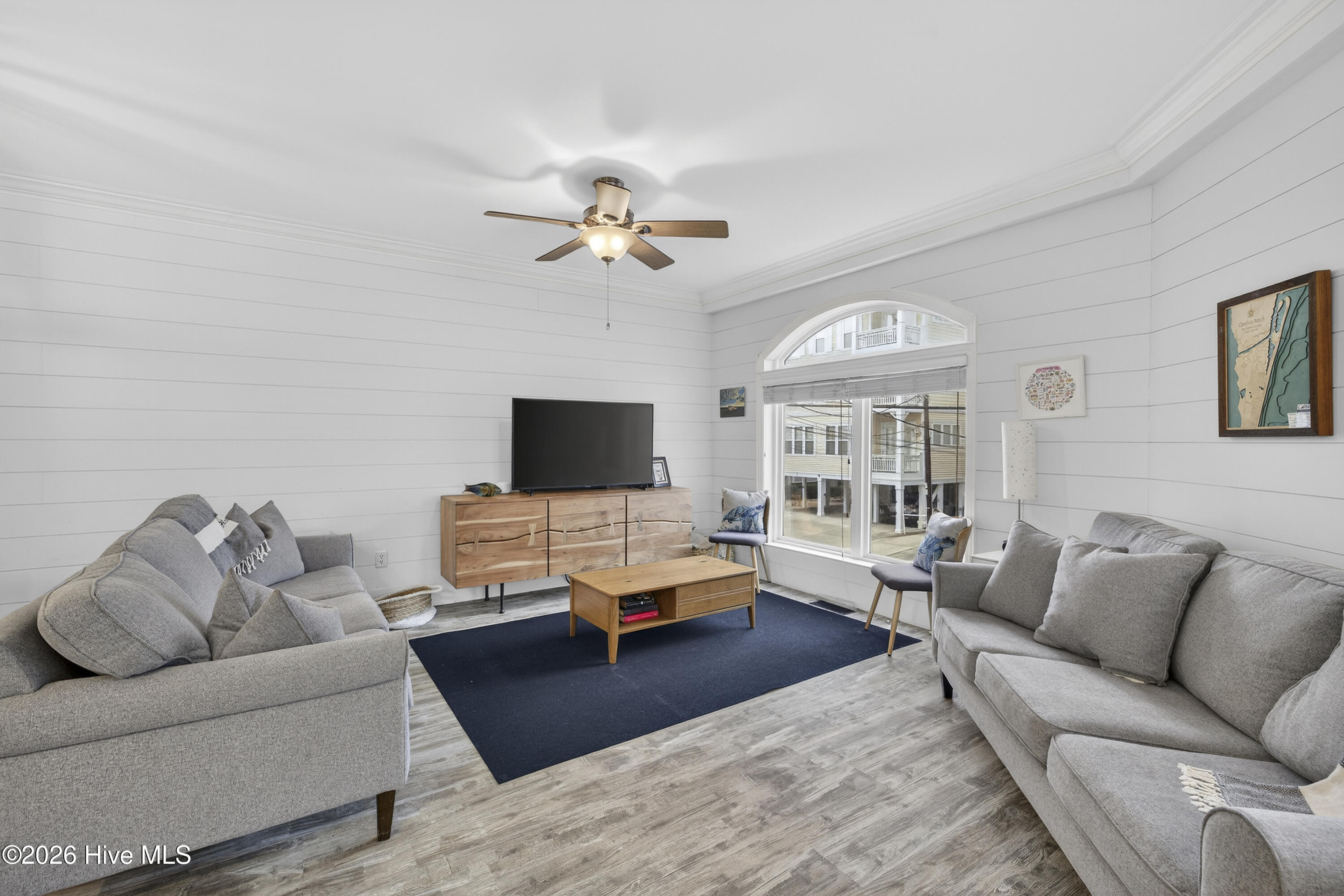 100561786 | Photo 42