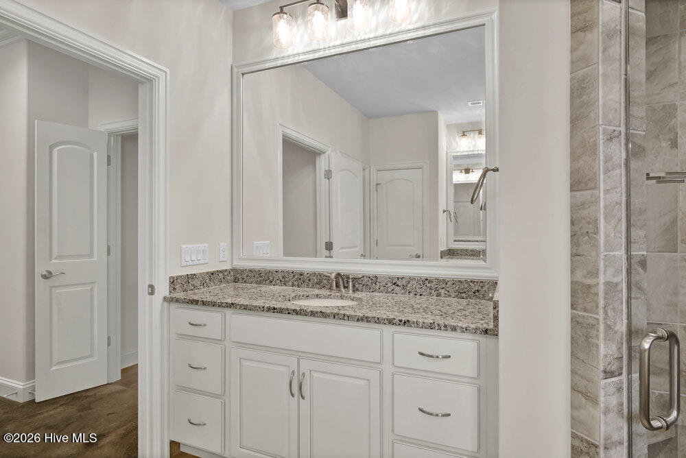 100553445 | Photo 21