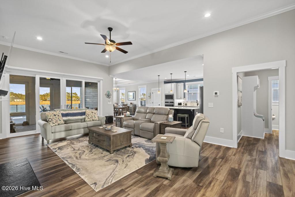 100569844 | Photo 21