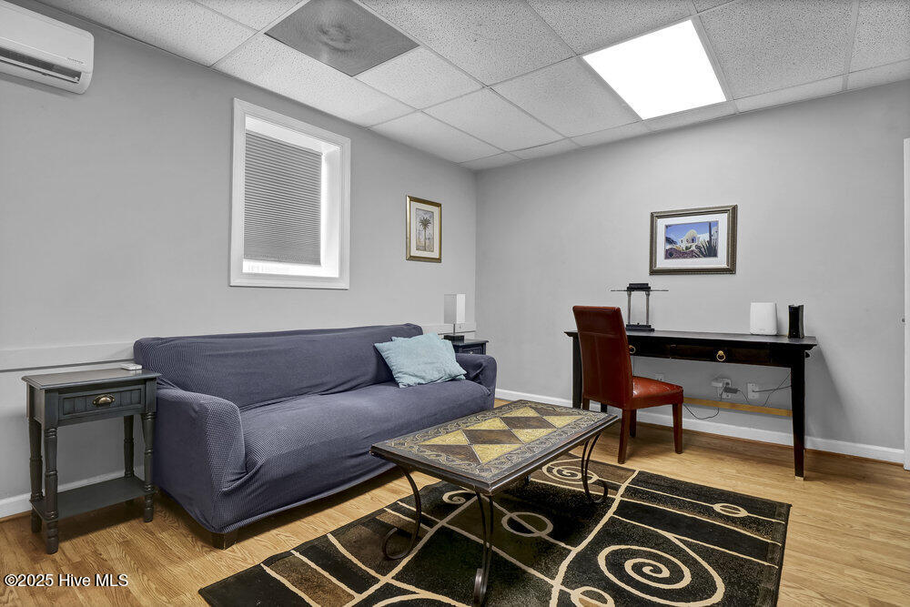 100543464 | Photo 43