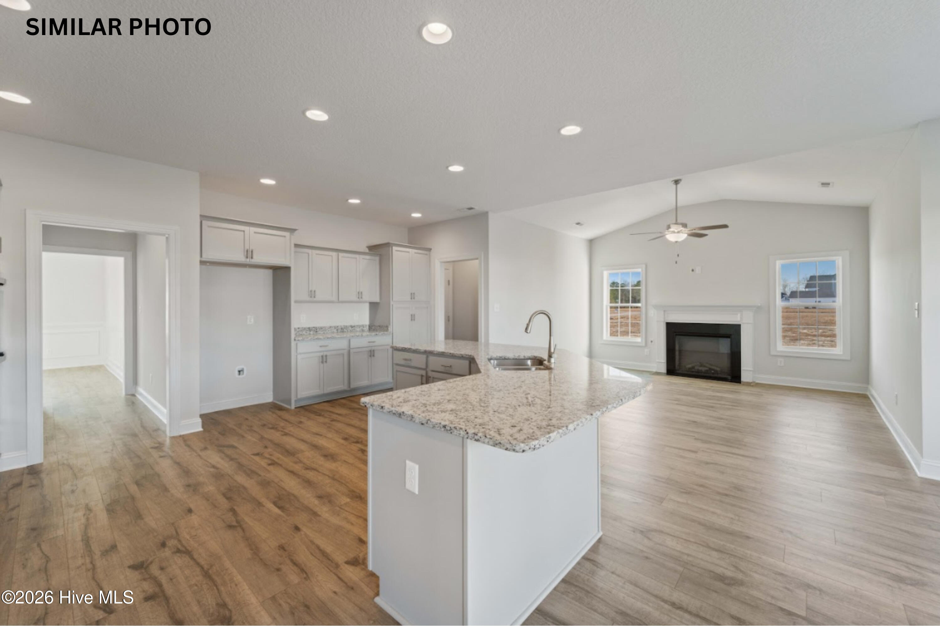 100556384 | Photo 14