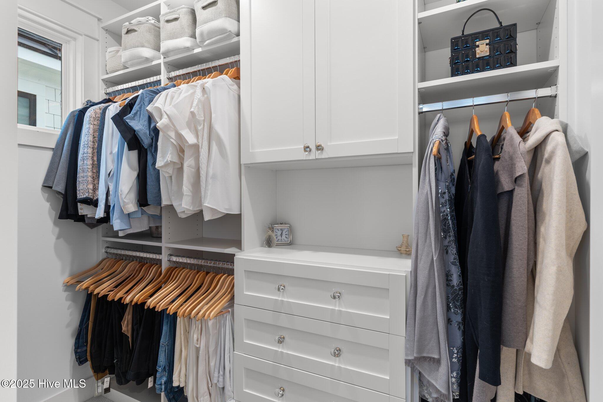 100556960 | Photo 25