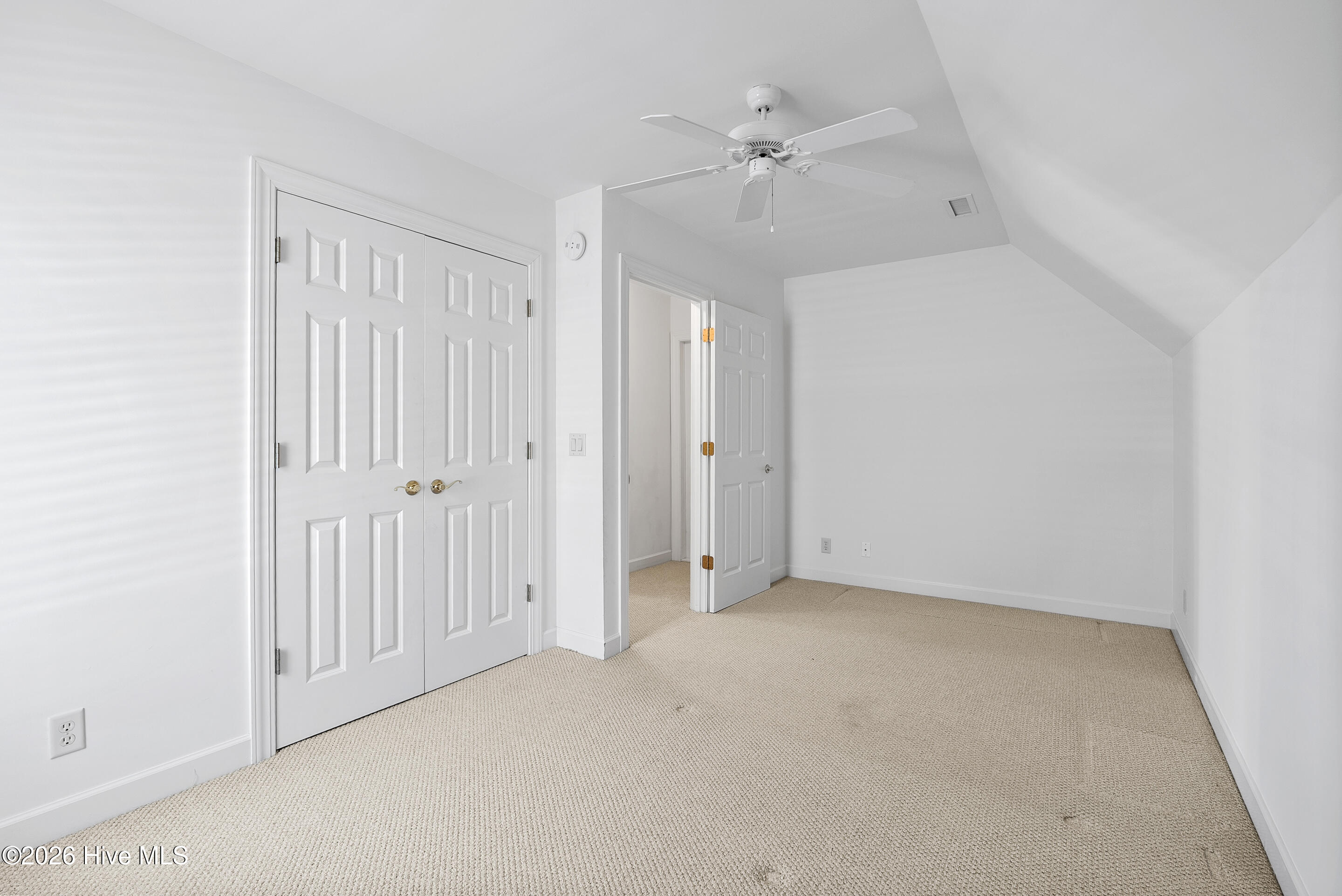 100558989 | Photo 35