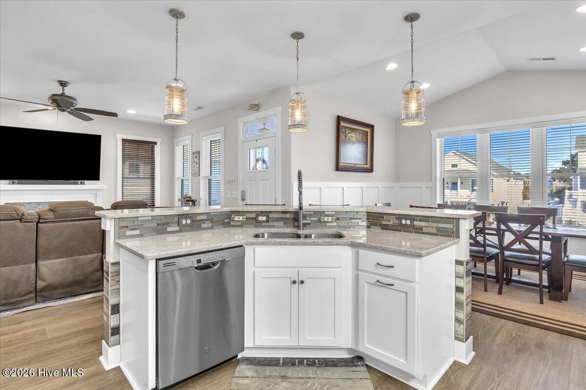 305 Ivy Lane, Carolina Beach, NC, 28428