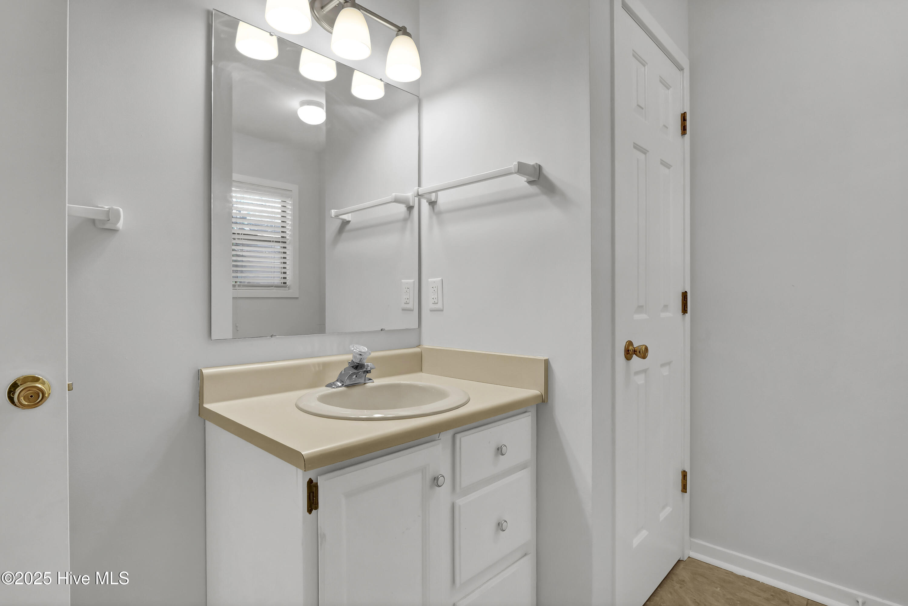 100545648 | Photo 17