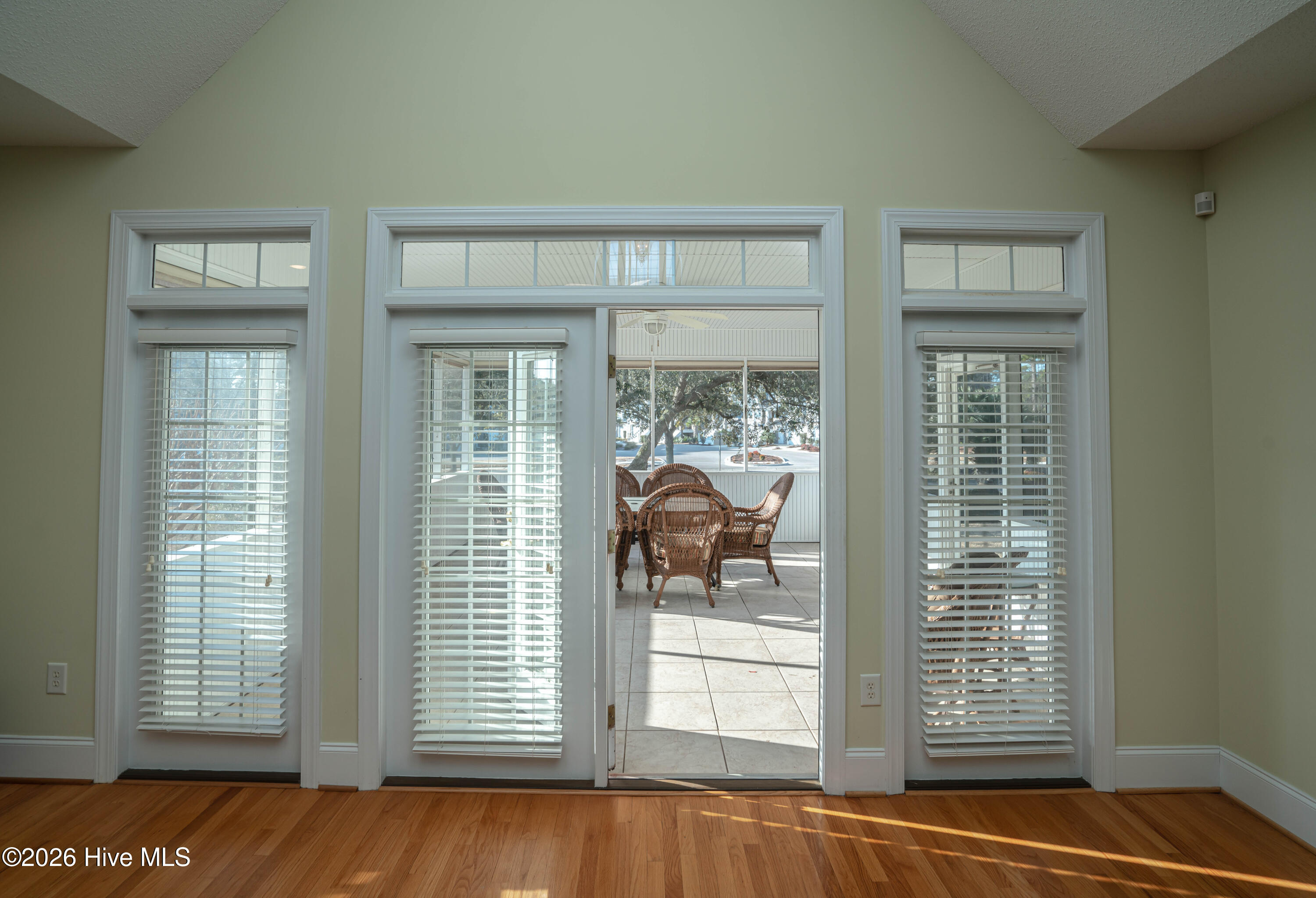 100553536 | Photo 45