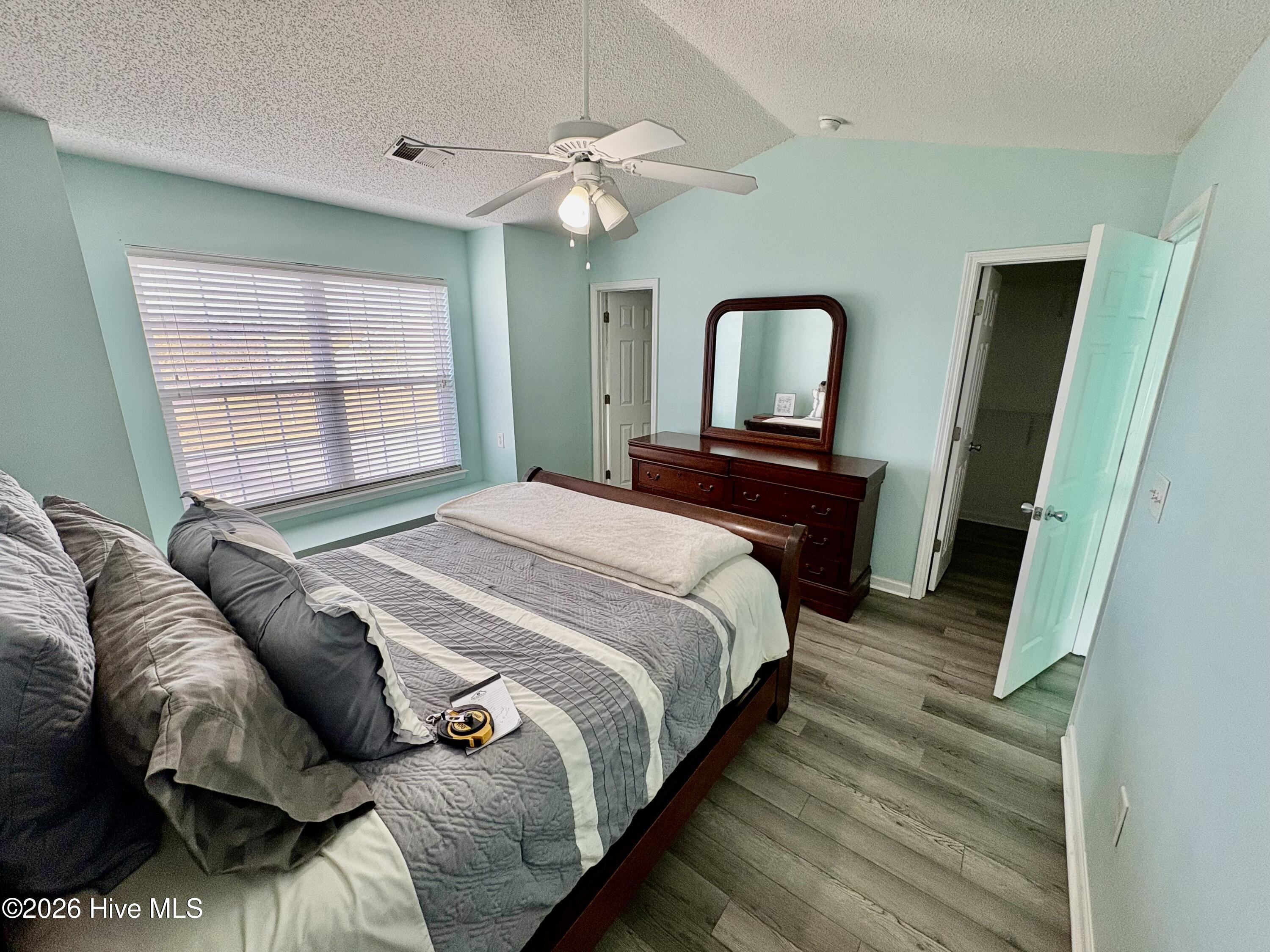 100561307 | Photo 15