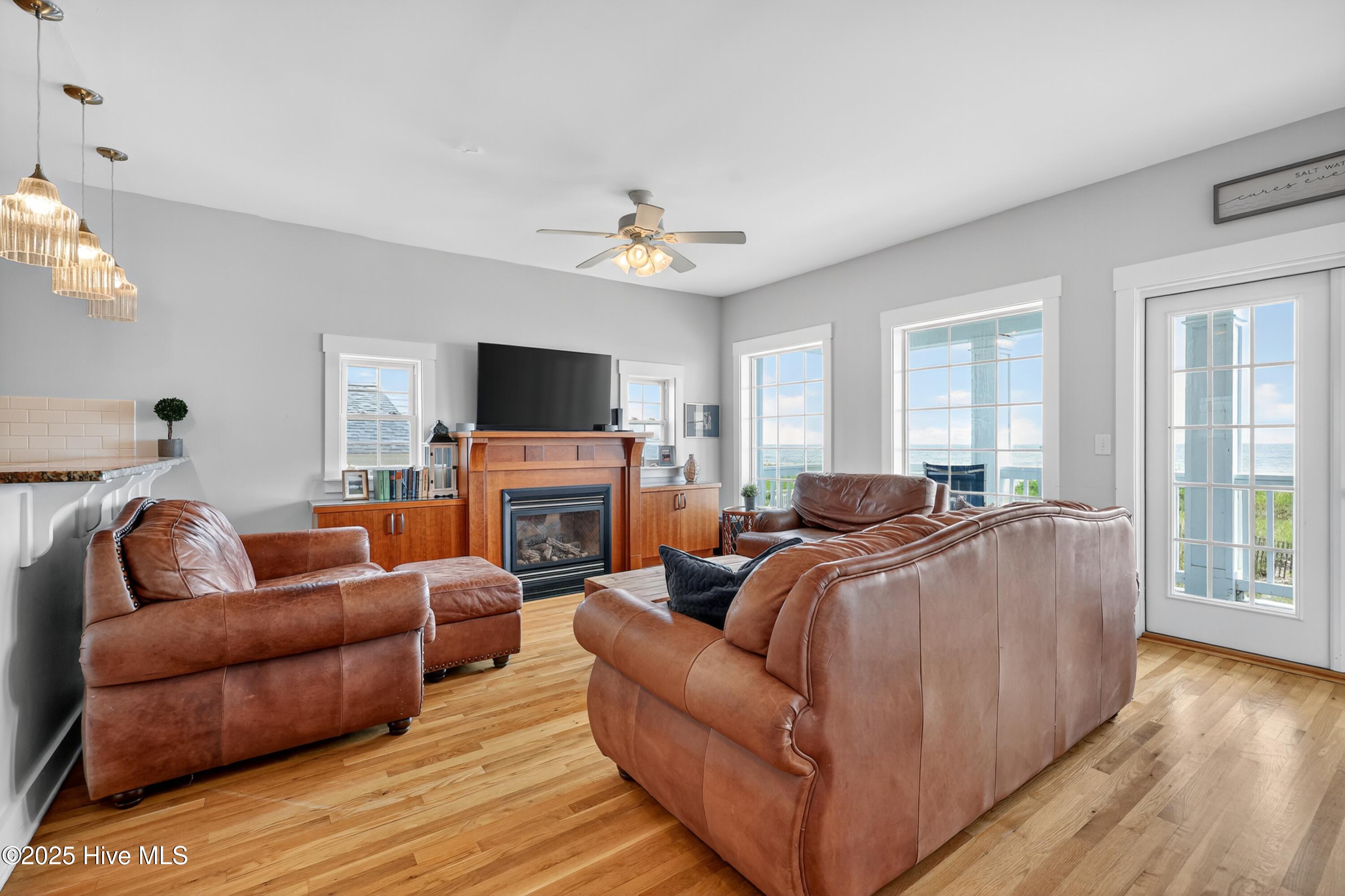 100525482 | Photo 21