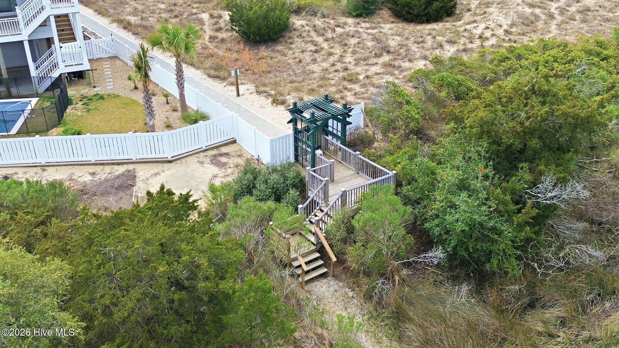 100566463 | Photo 16