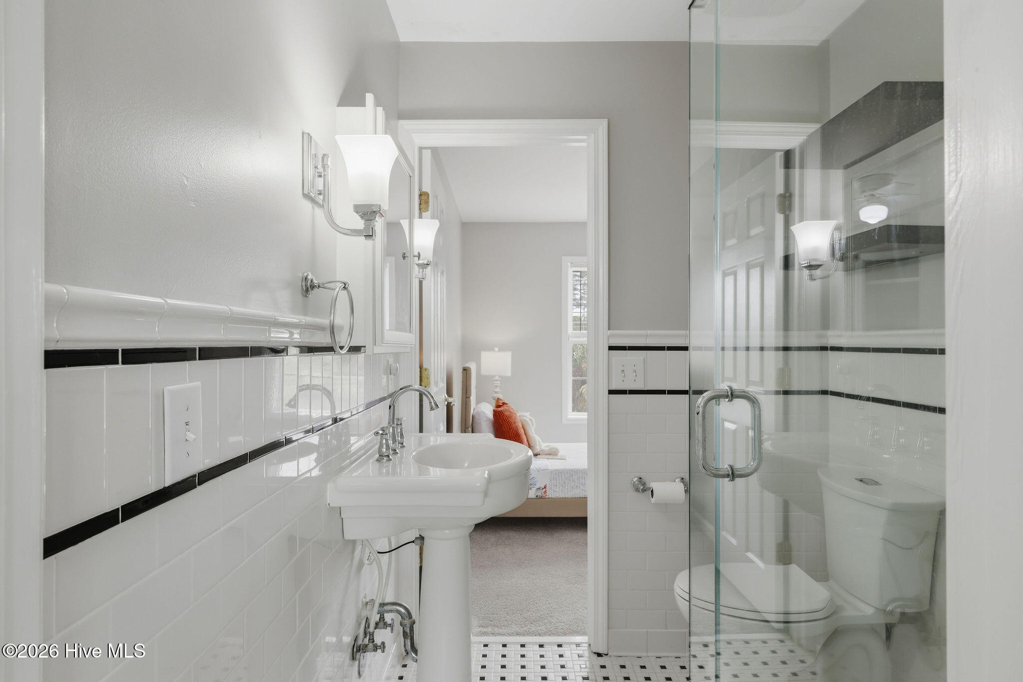 100565537 | Photo 71