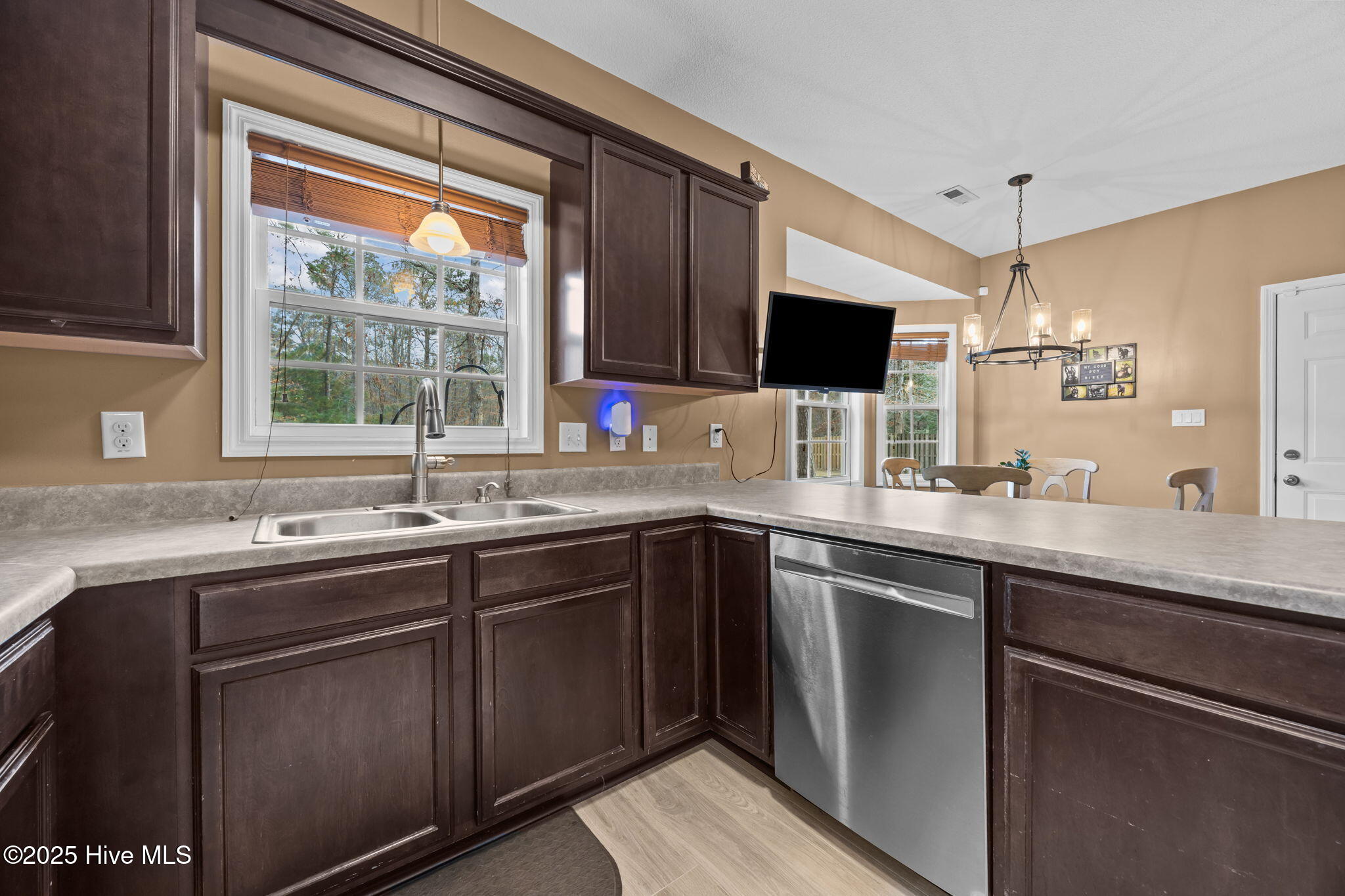 100544131 | Photo 14