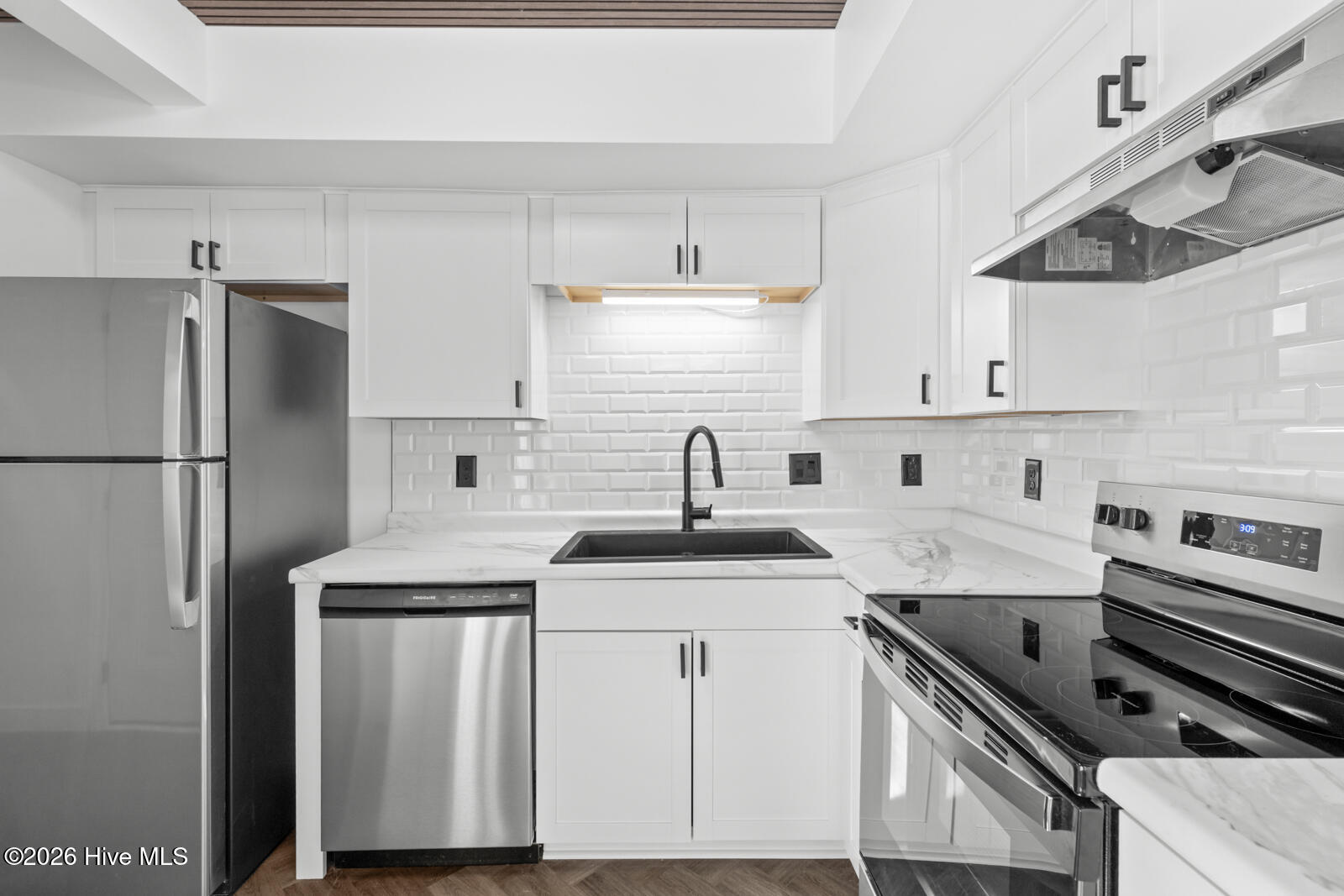 100568123 | Photo 10