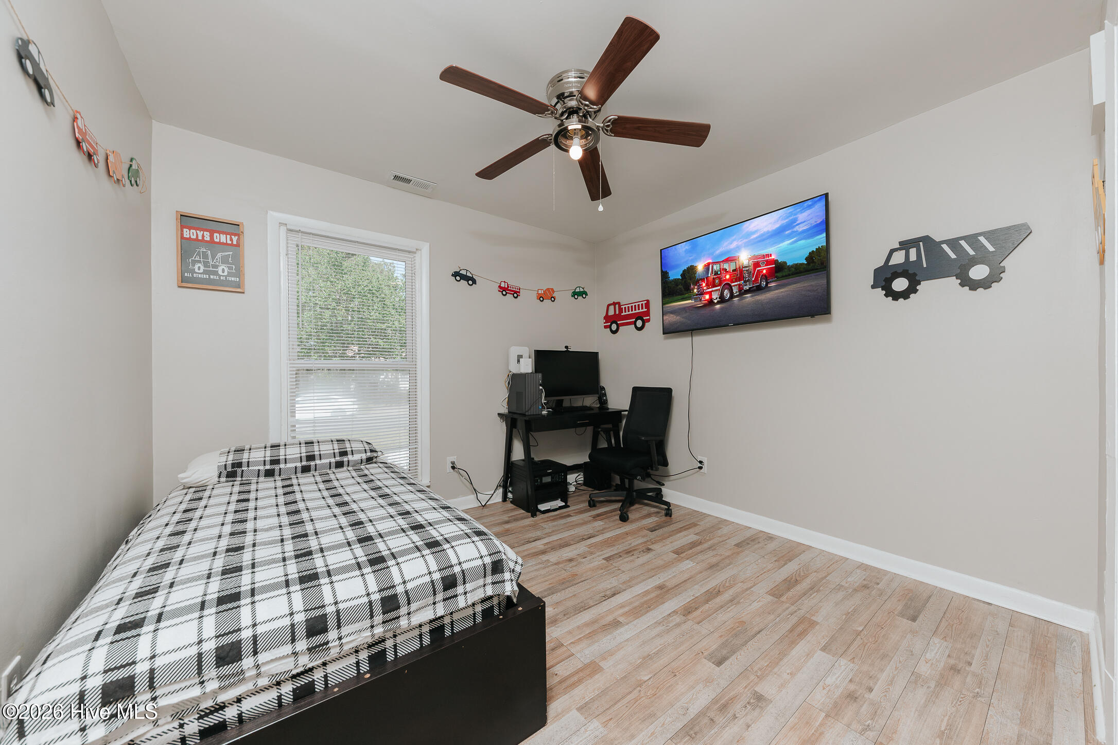 100566387 | Photo 28