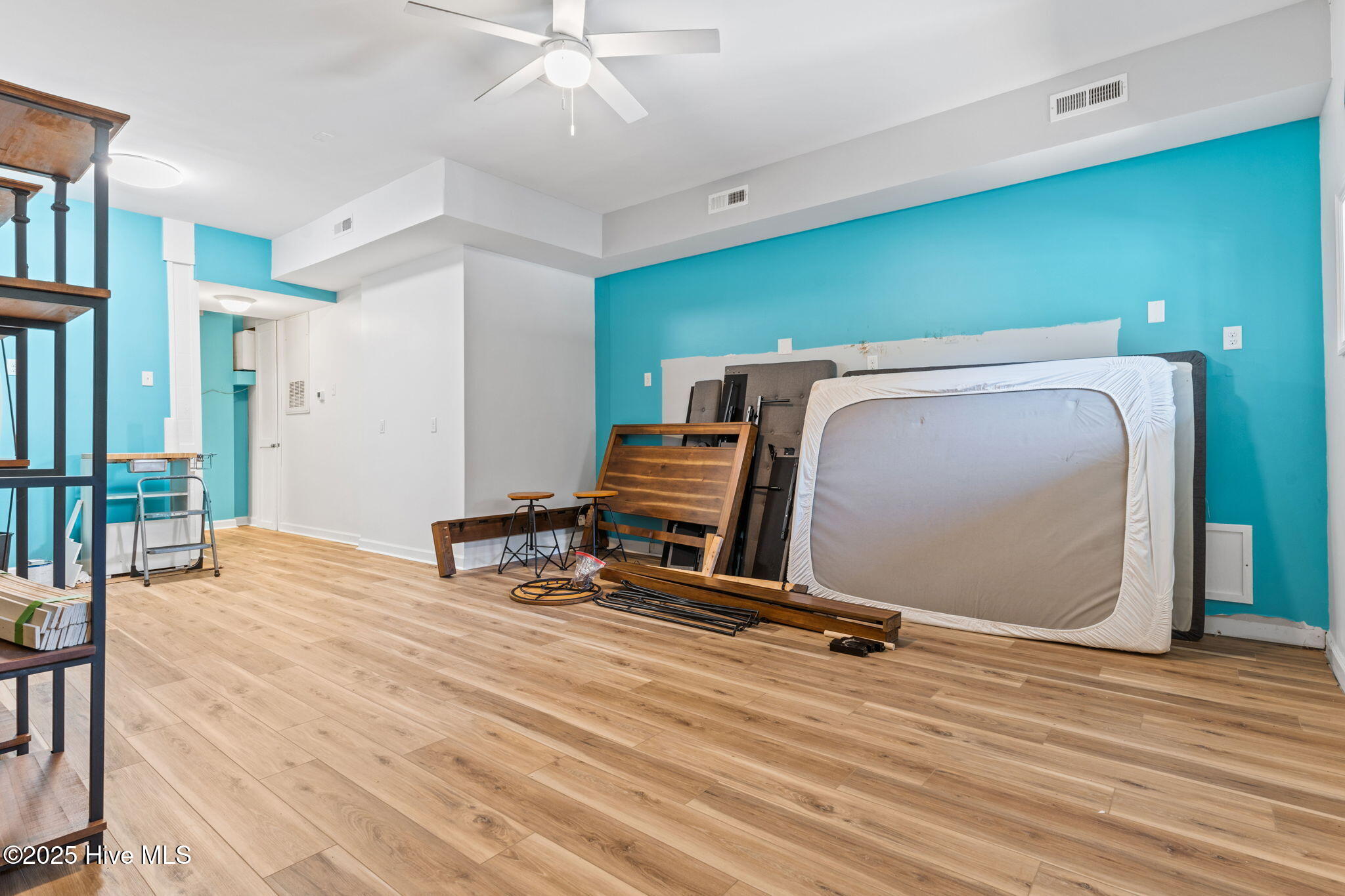 100542158 | Photo 60