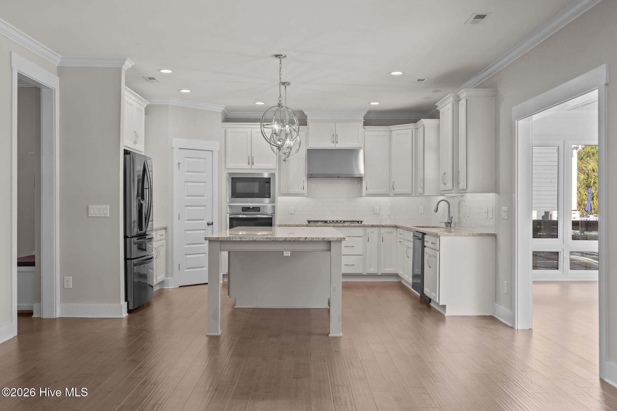 100550410 | Photo 21