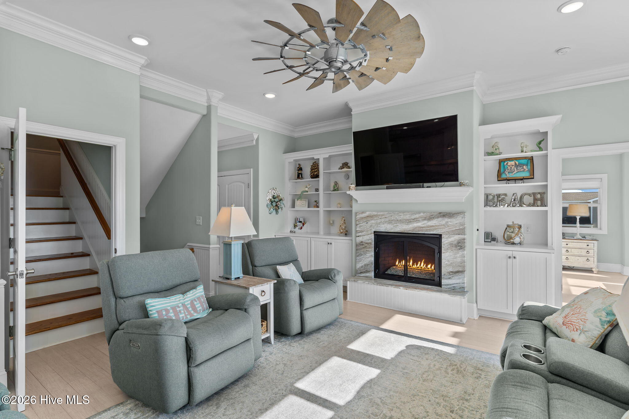 100549161 | Photo 23