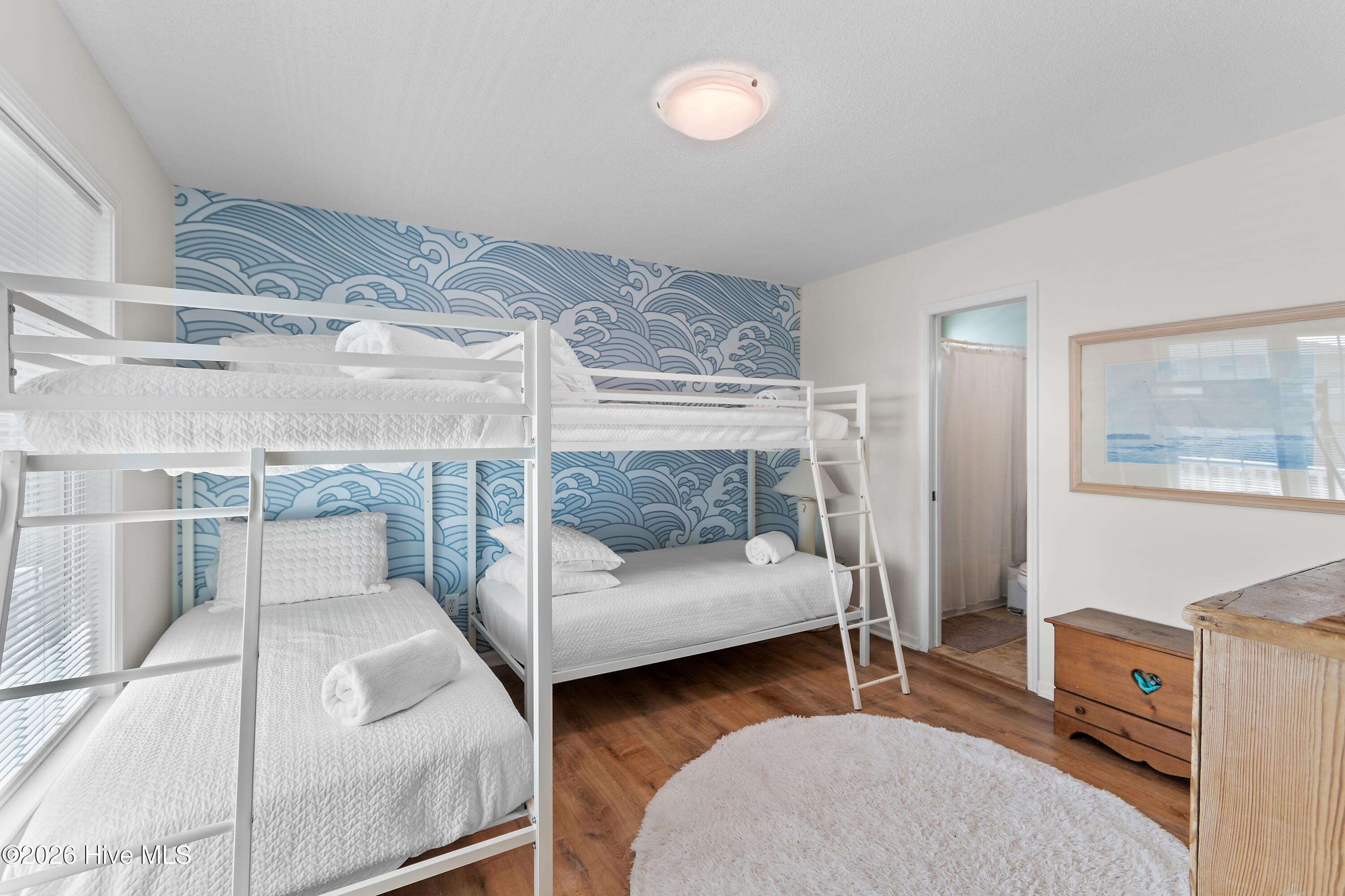 100550931 | Photo 44