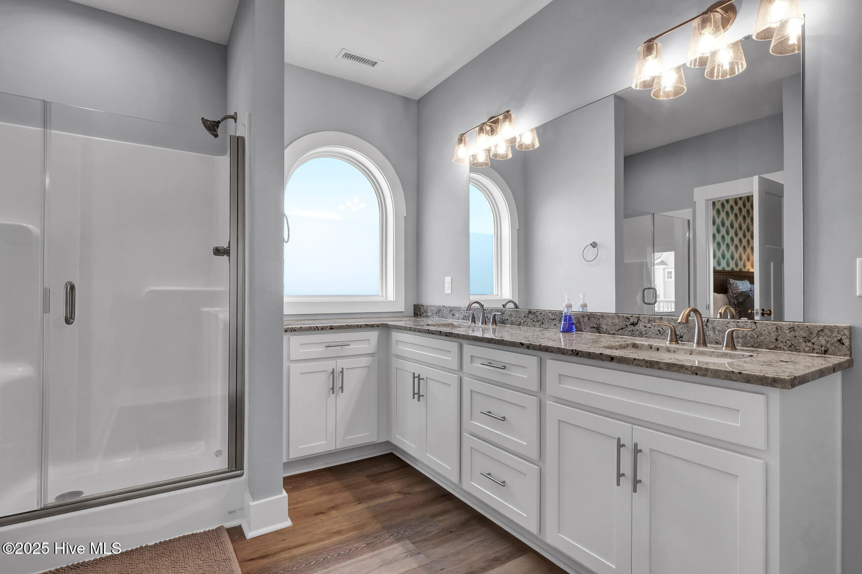 100544154 | Photo 36