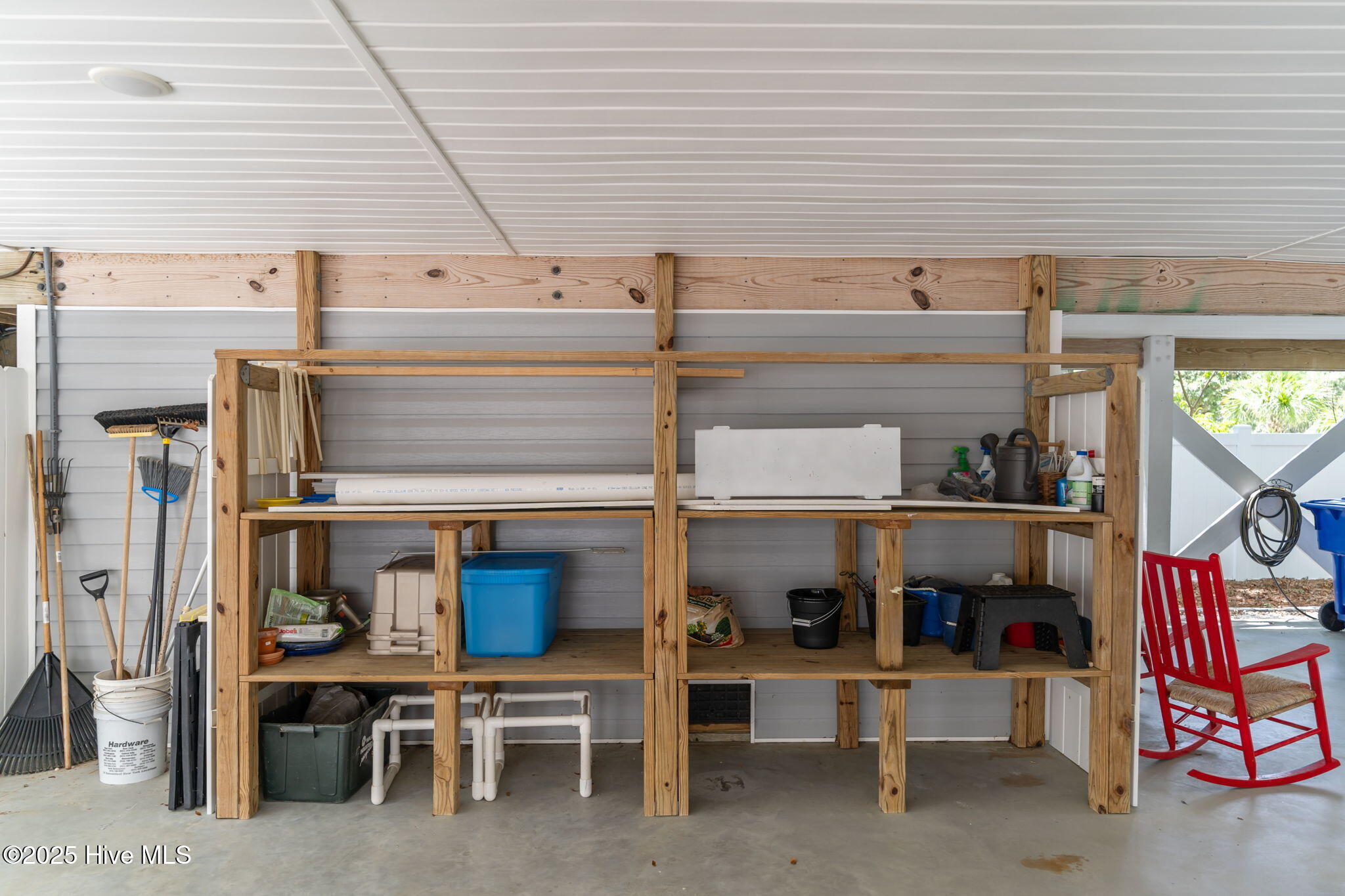 100521042 | Photo 47