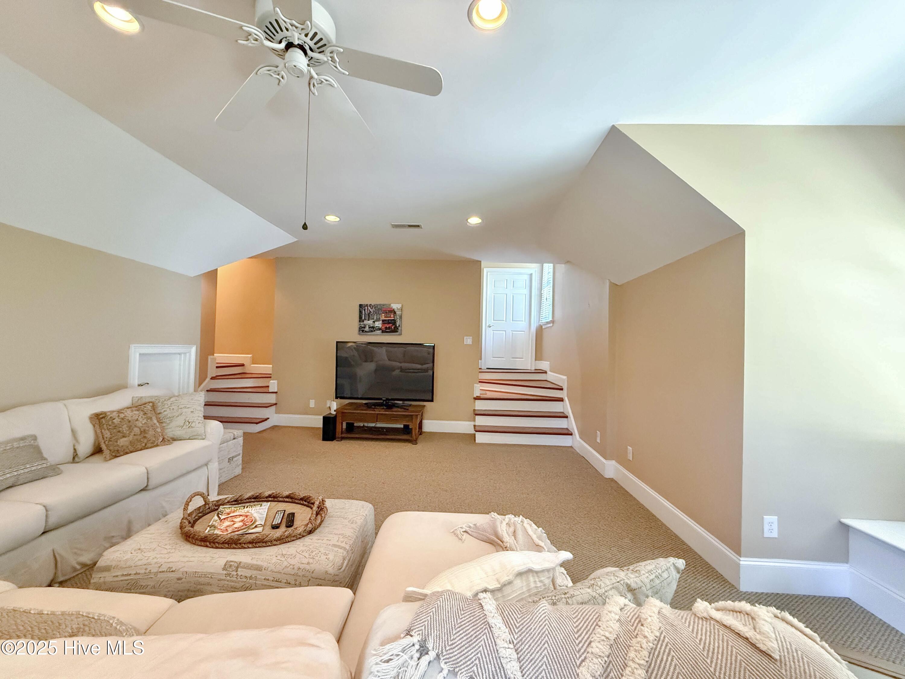 100530340 | Photo 66