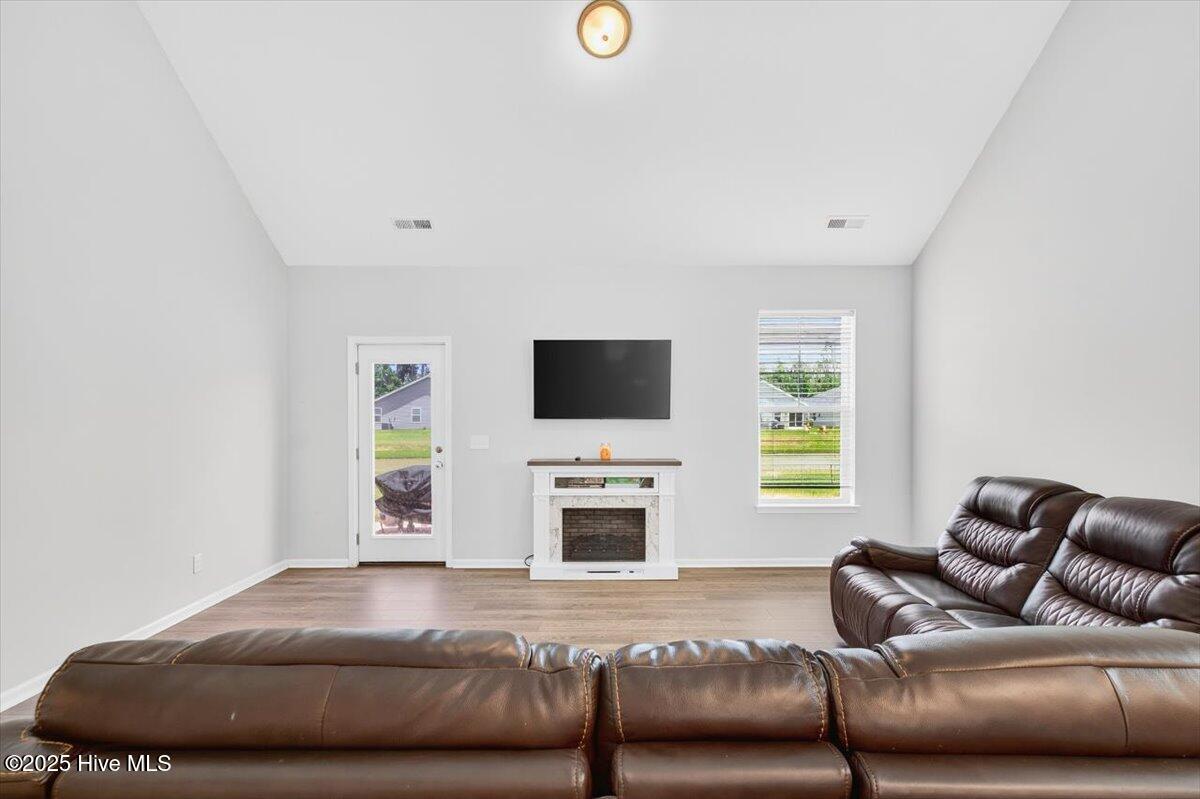 100516826 | Photo 11