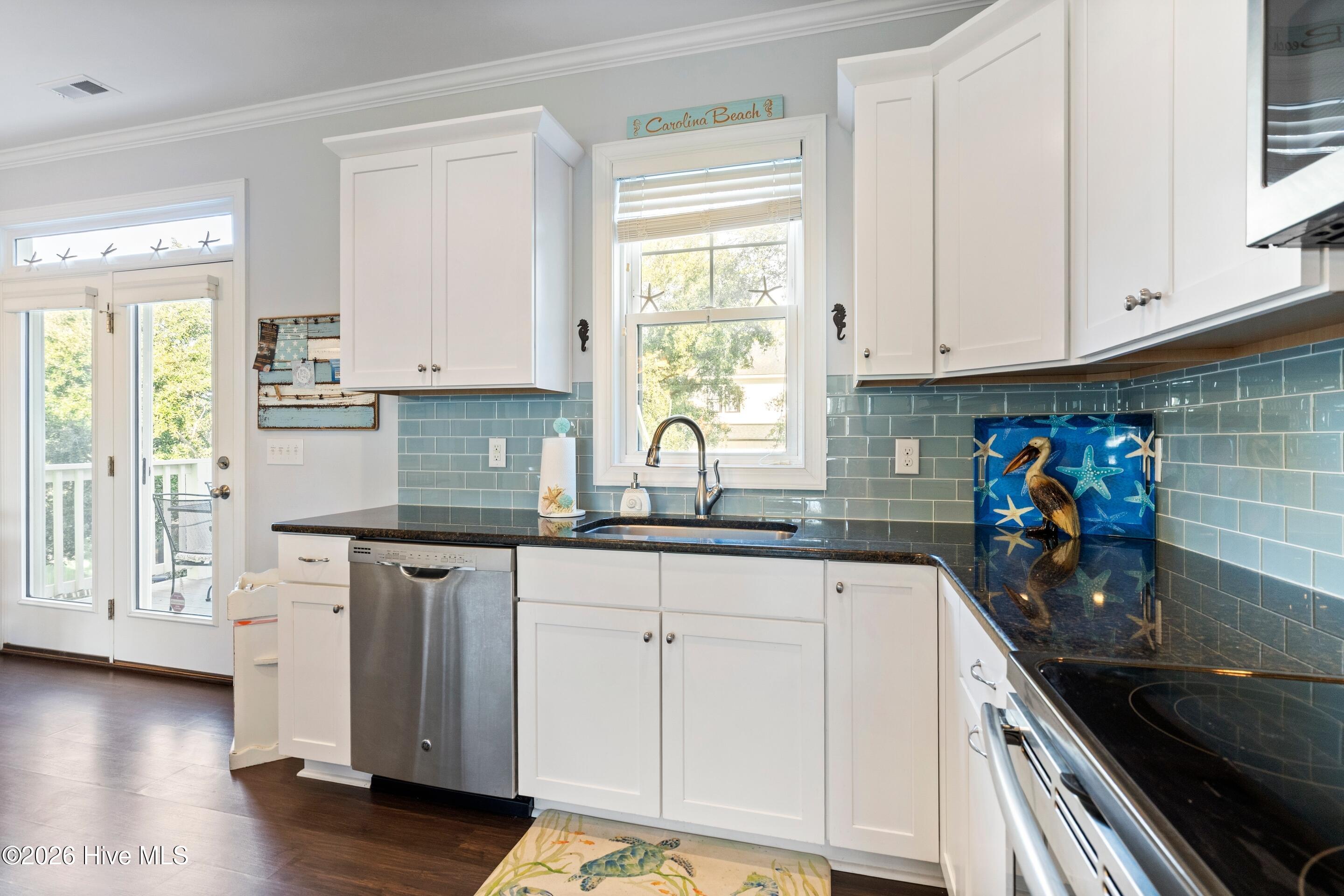 100549169 | Photo 14