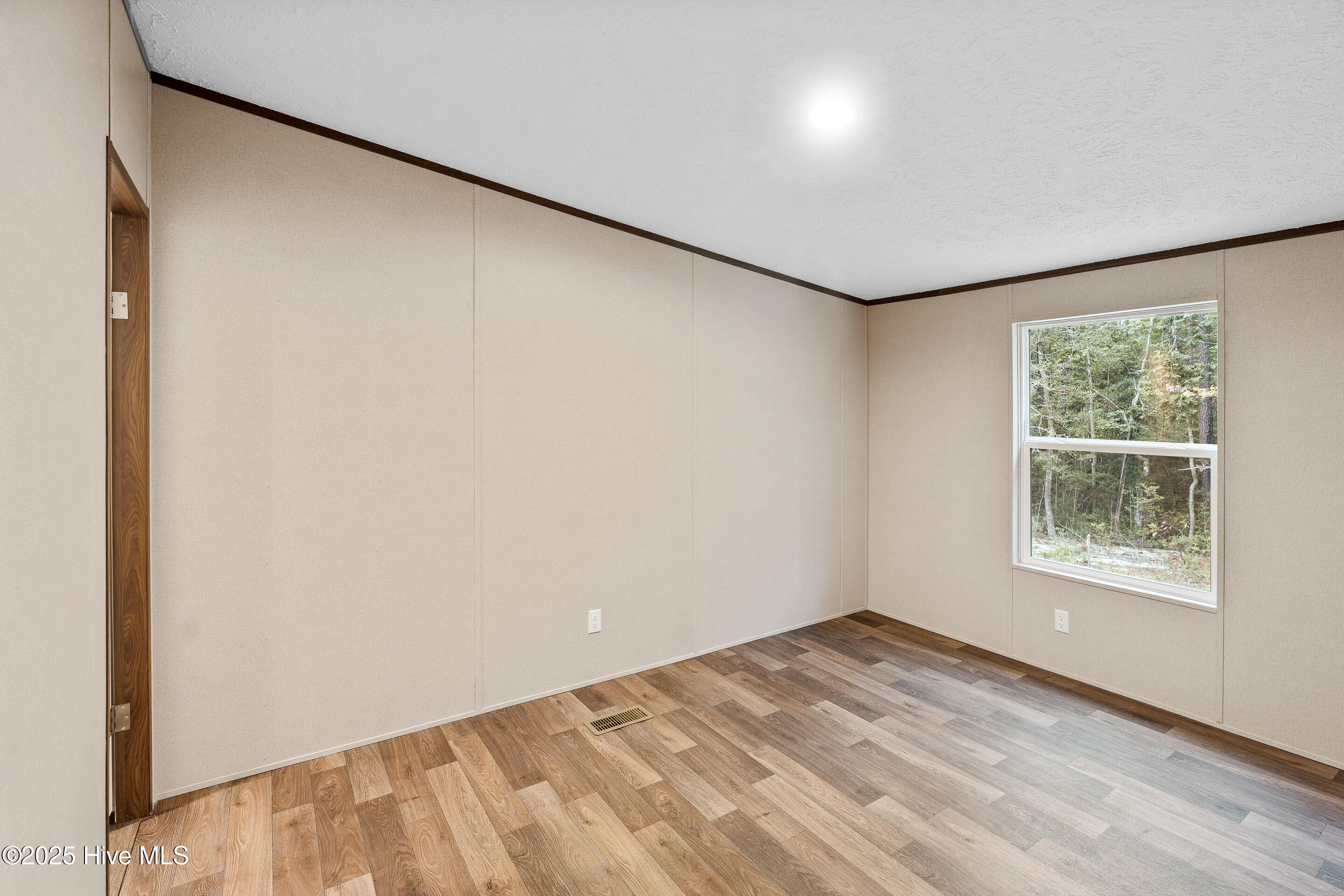 100532325 | Photo 19