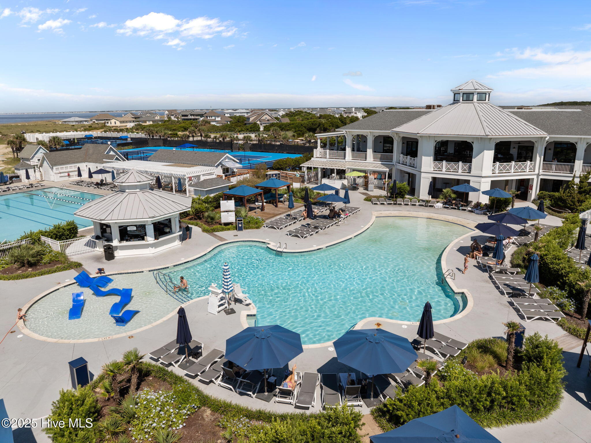 100529257 | Photo 49