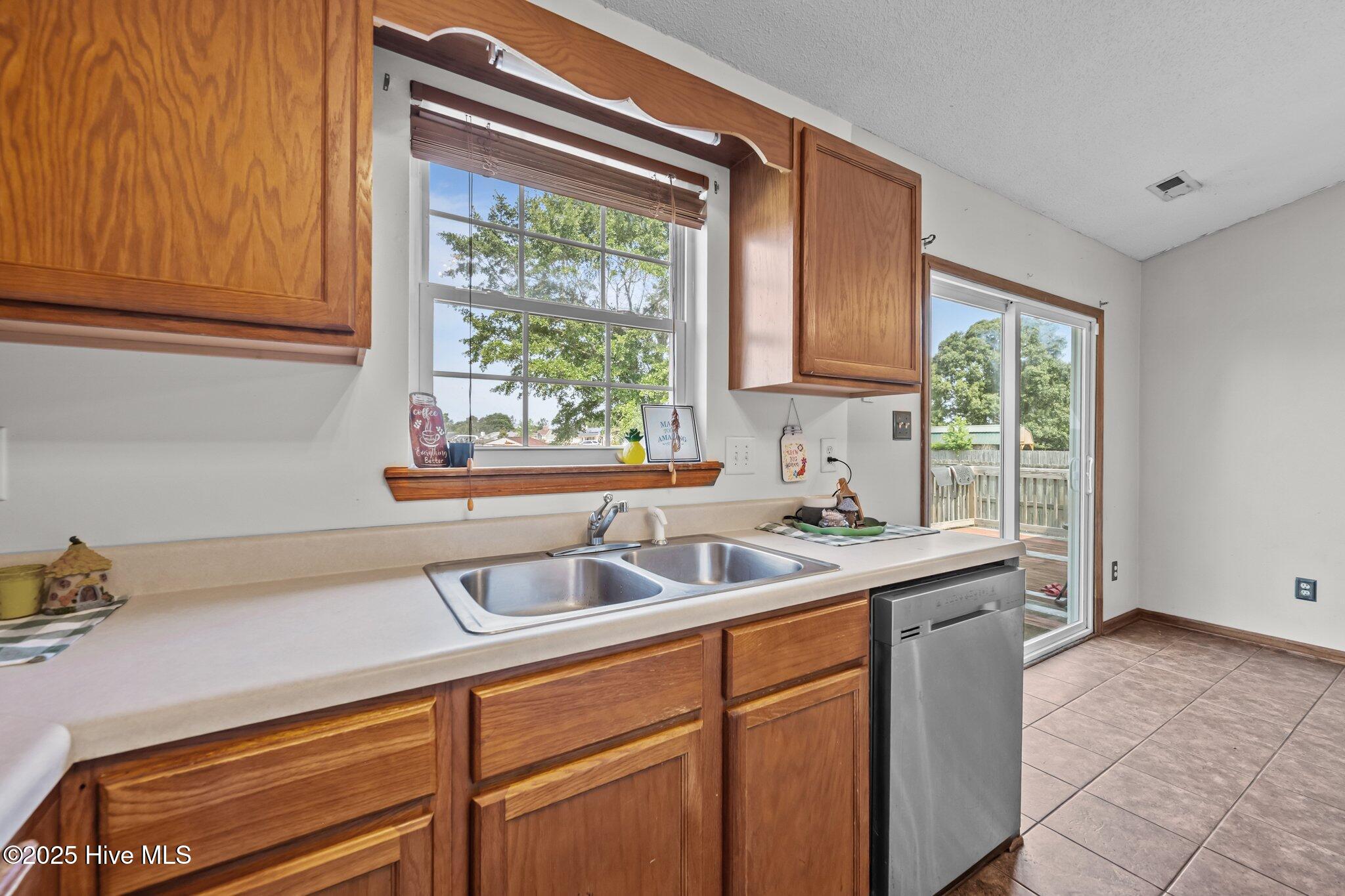 100533618 | Photo 10