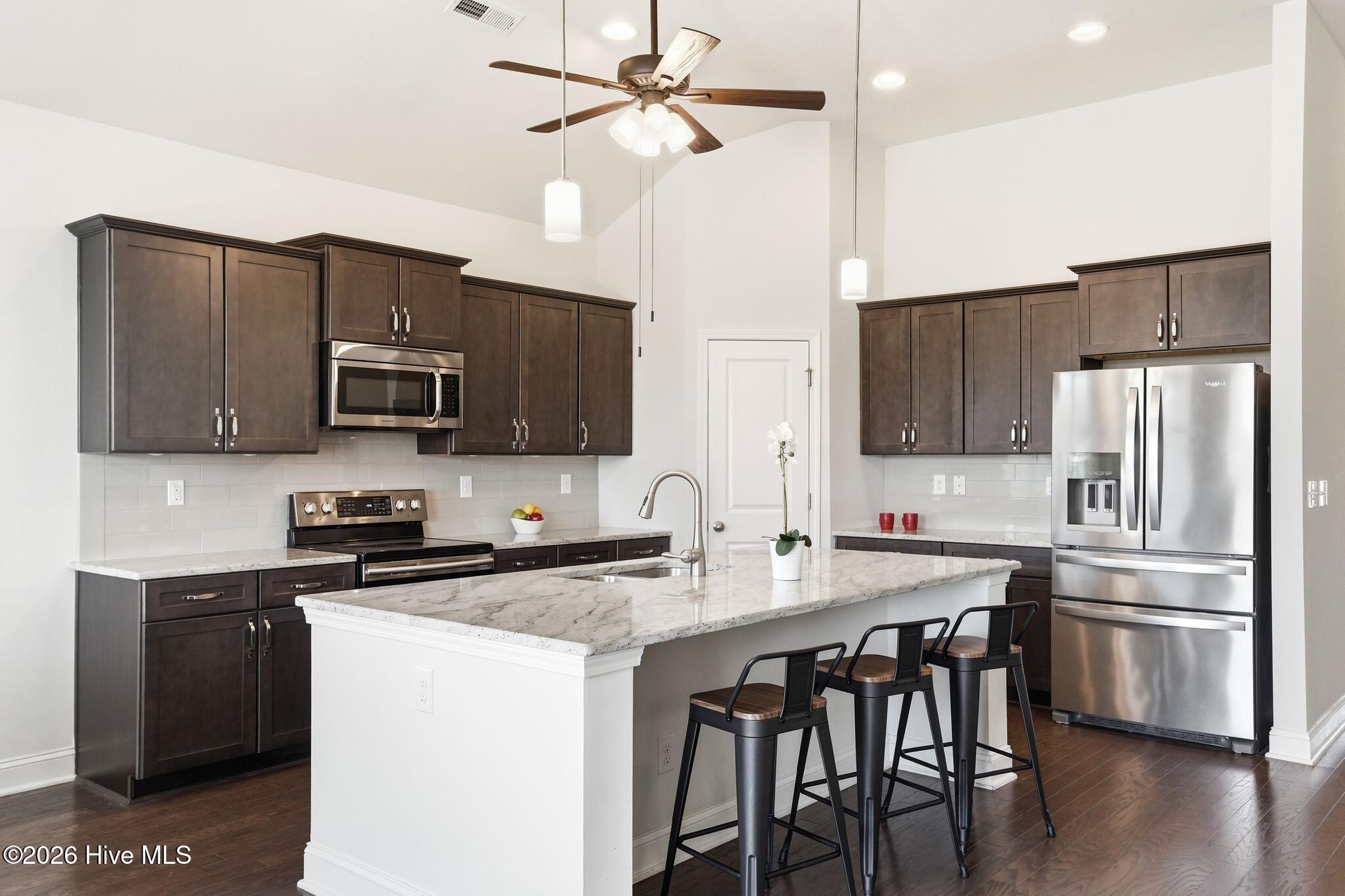 100560462 | Photo 25