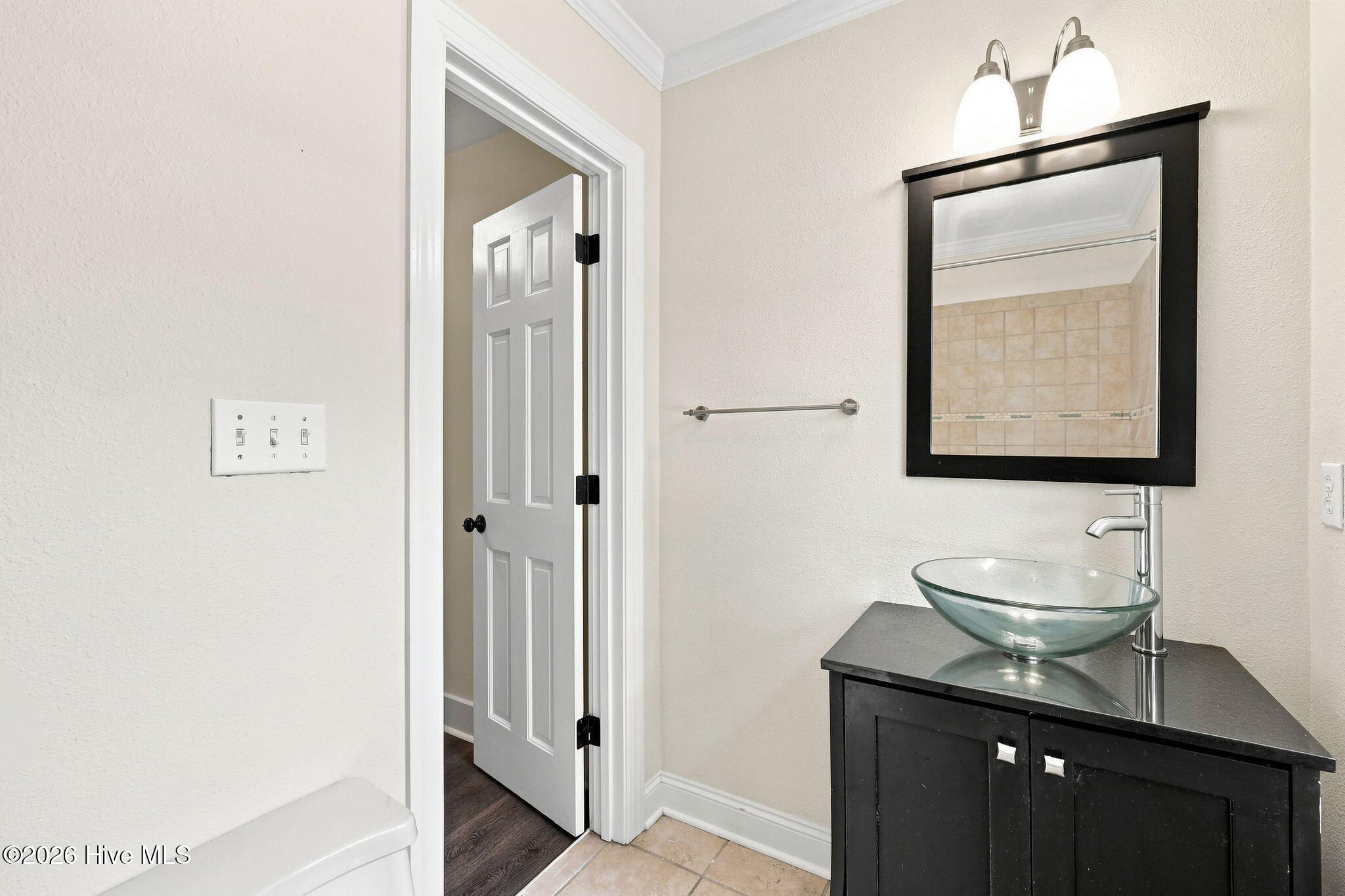 Upstairs Hall Bathroom