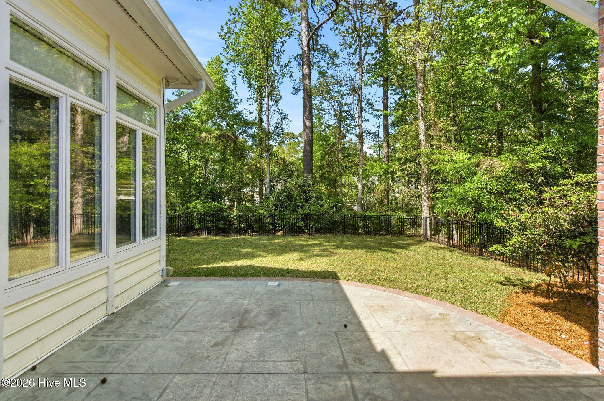 100567139 | Photo 51