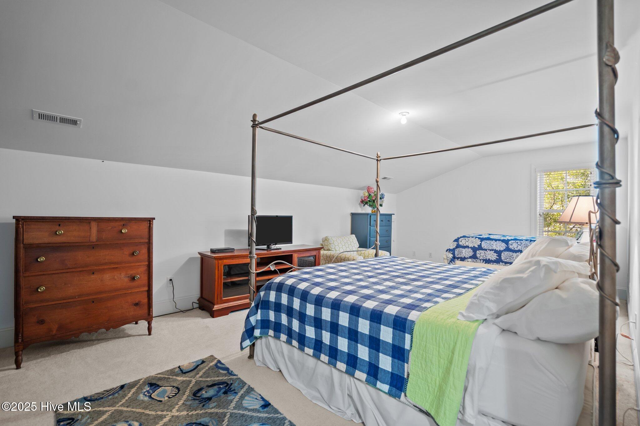 100513091 | Photo 71