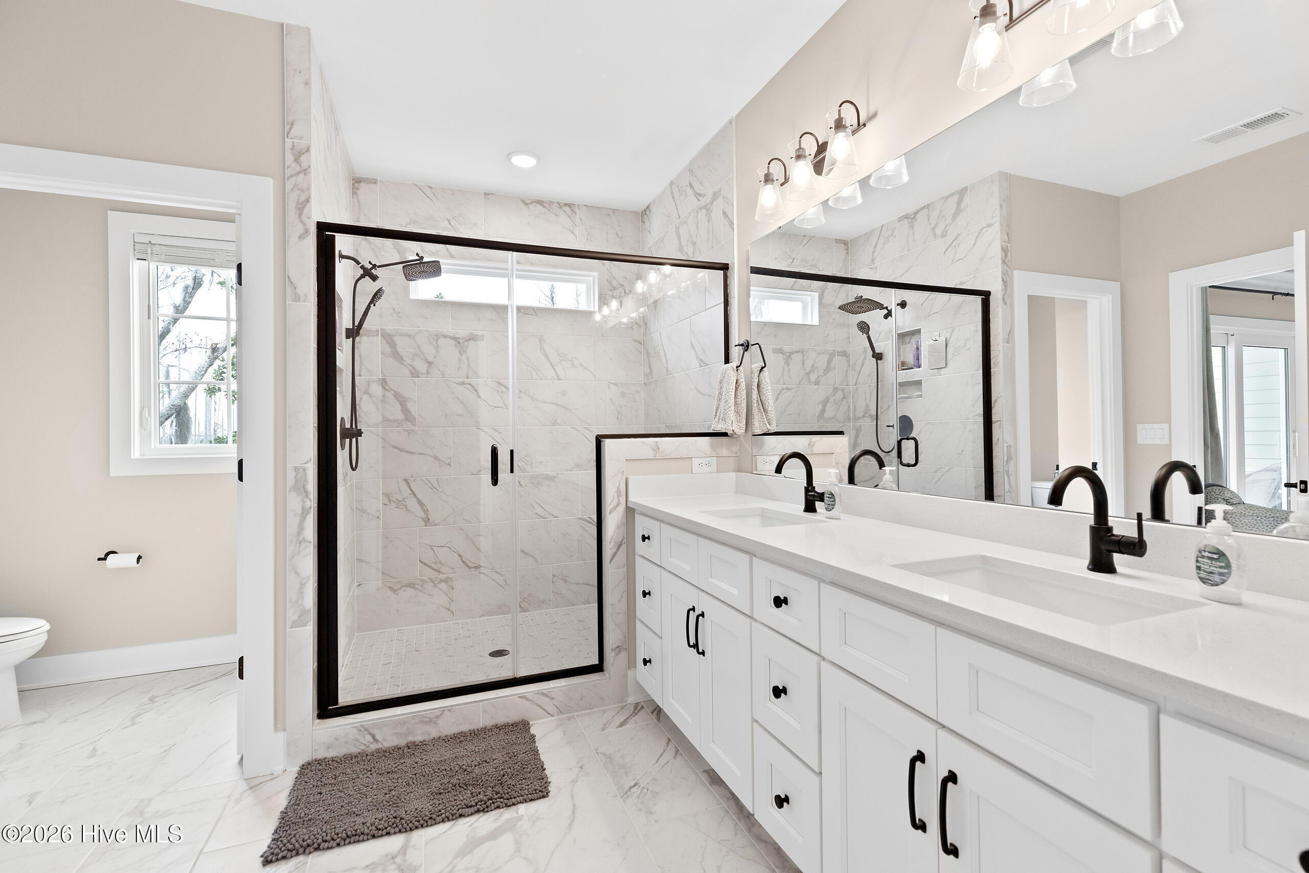 100563450 | Photo 36