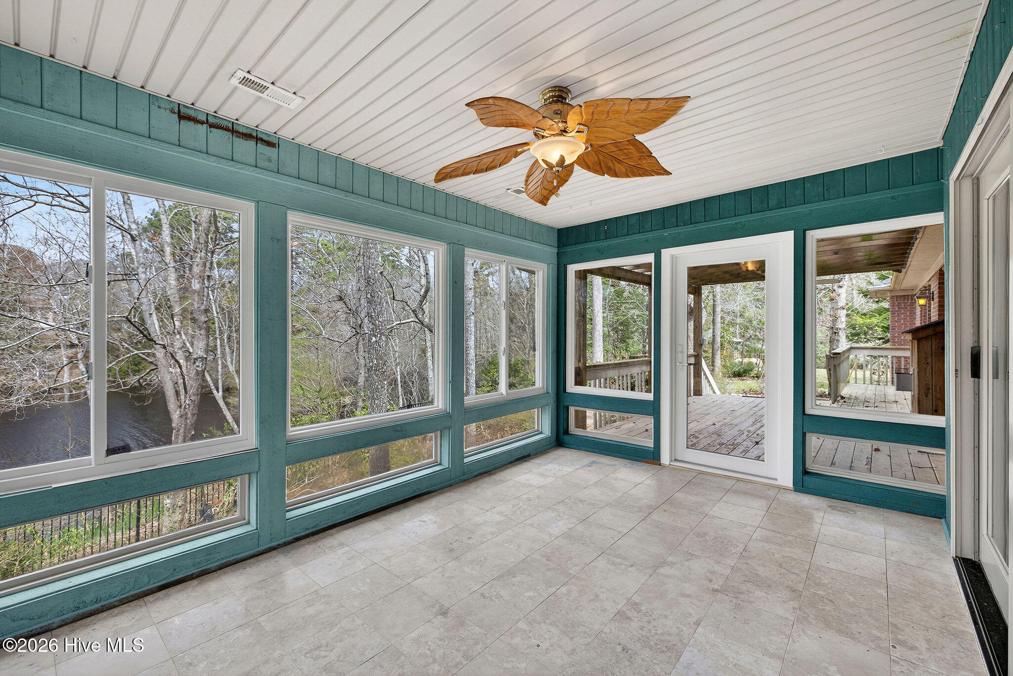 100556345 | Photo 34