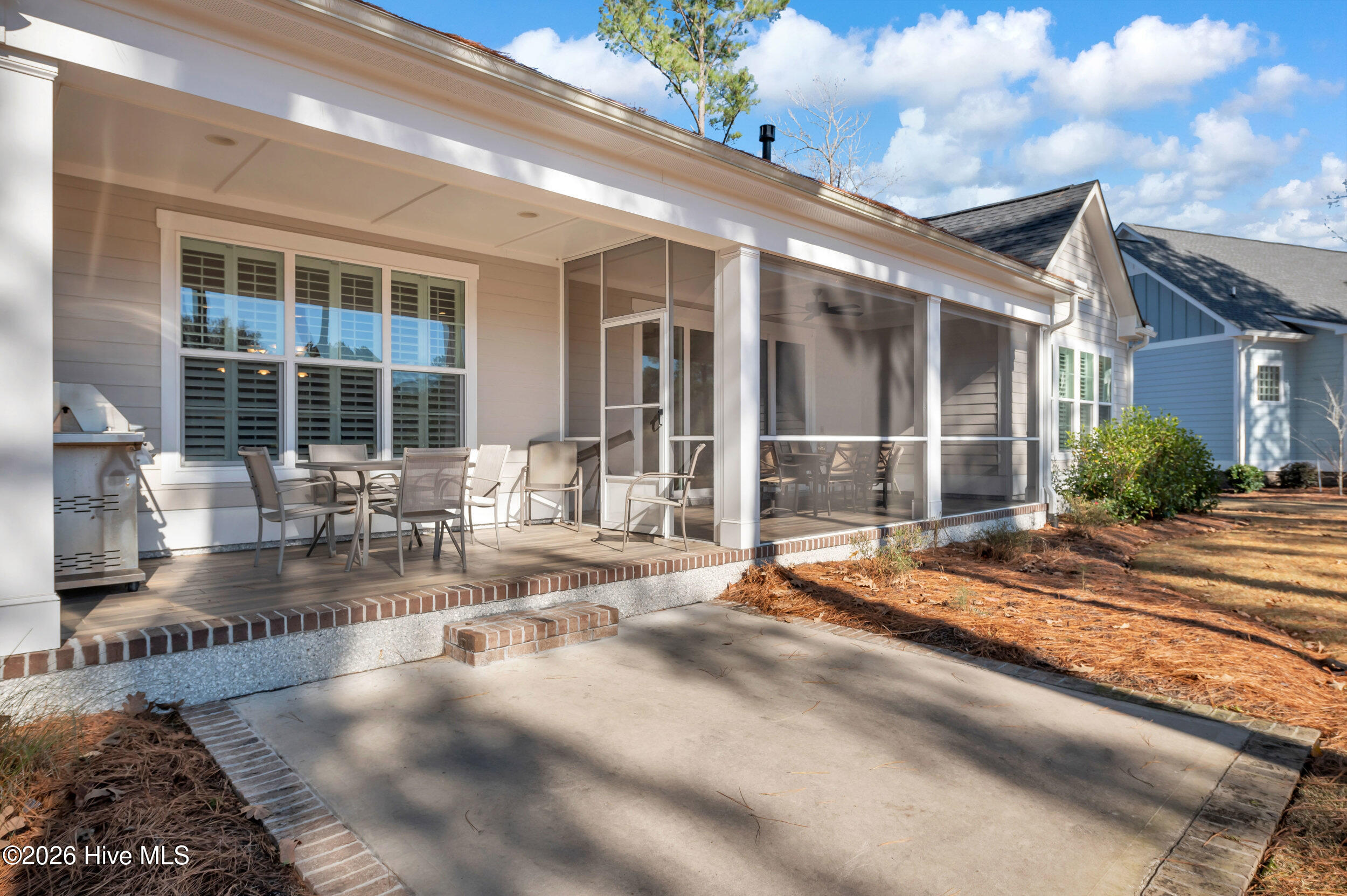 100545849 | Photo 32