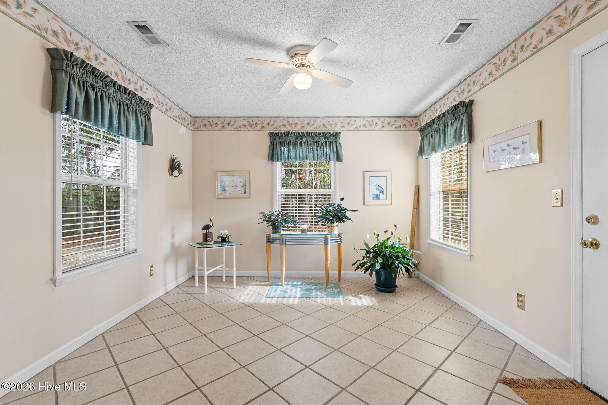 100561527 | Photo 12