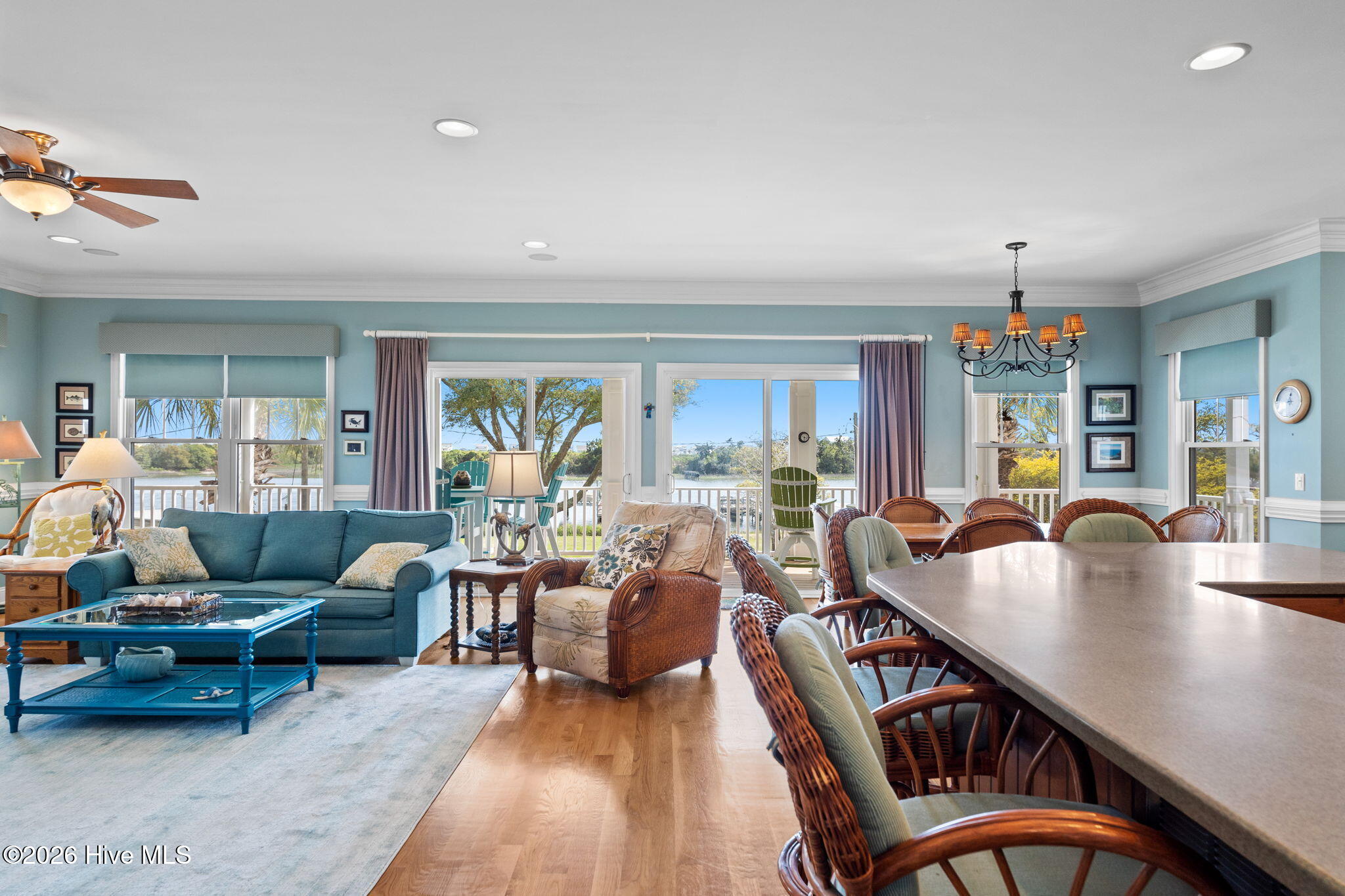 100566344 | Photo 42