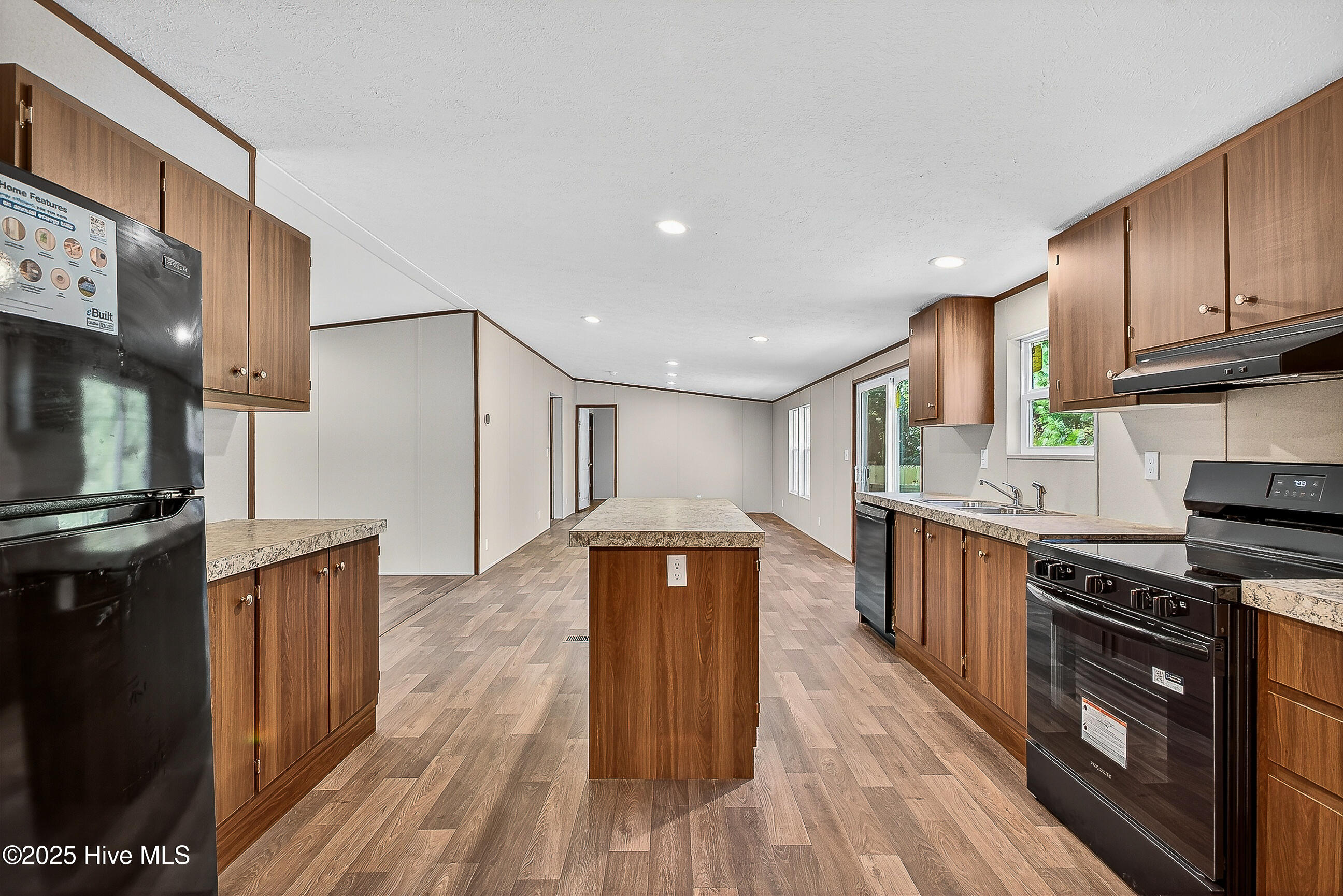 100537518 | Photo 11