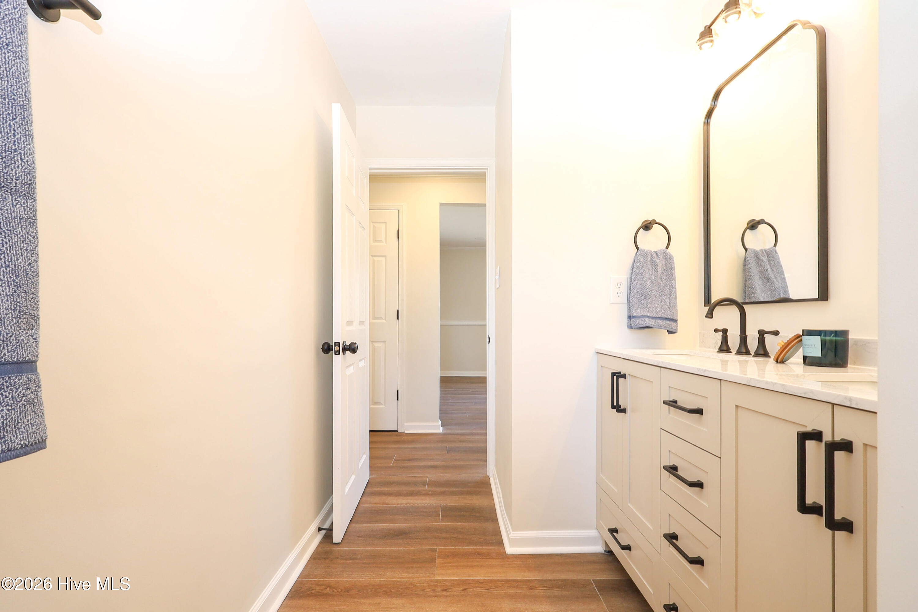 100556838 | Photo 21