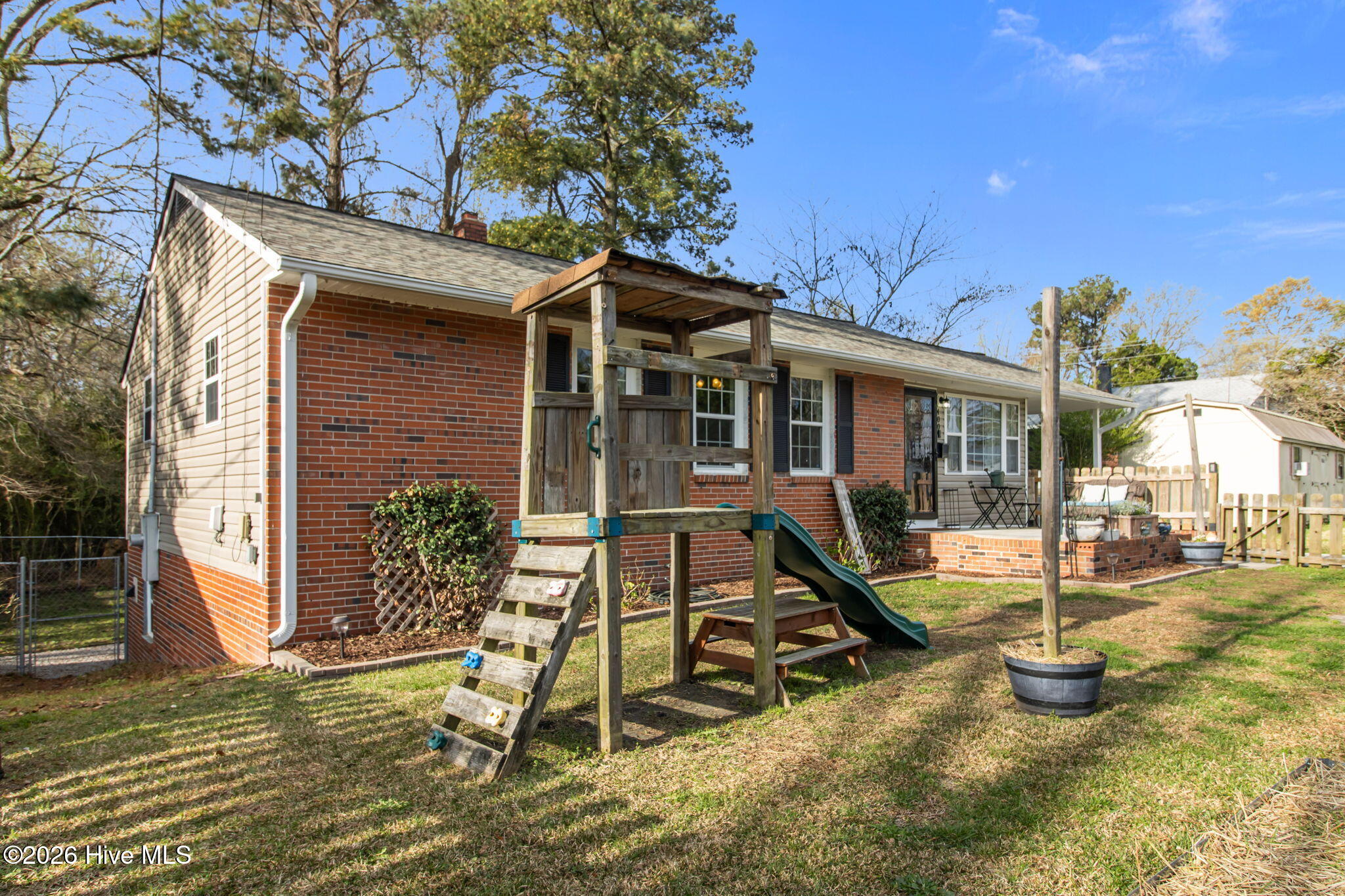 100561394 | Photo 28