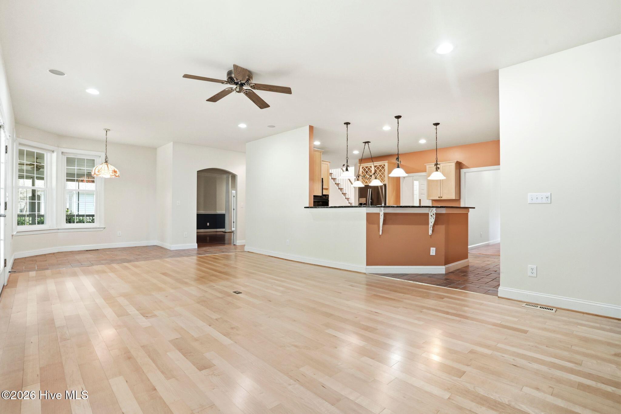 100563594 | Photo 21