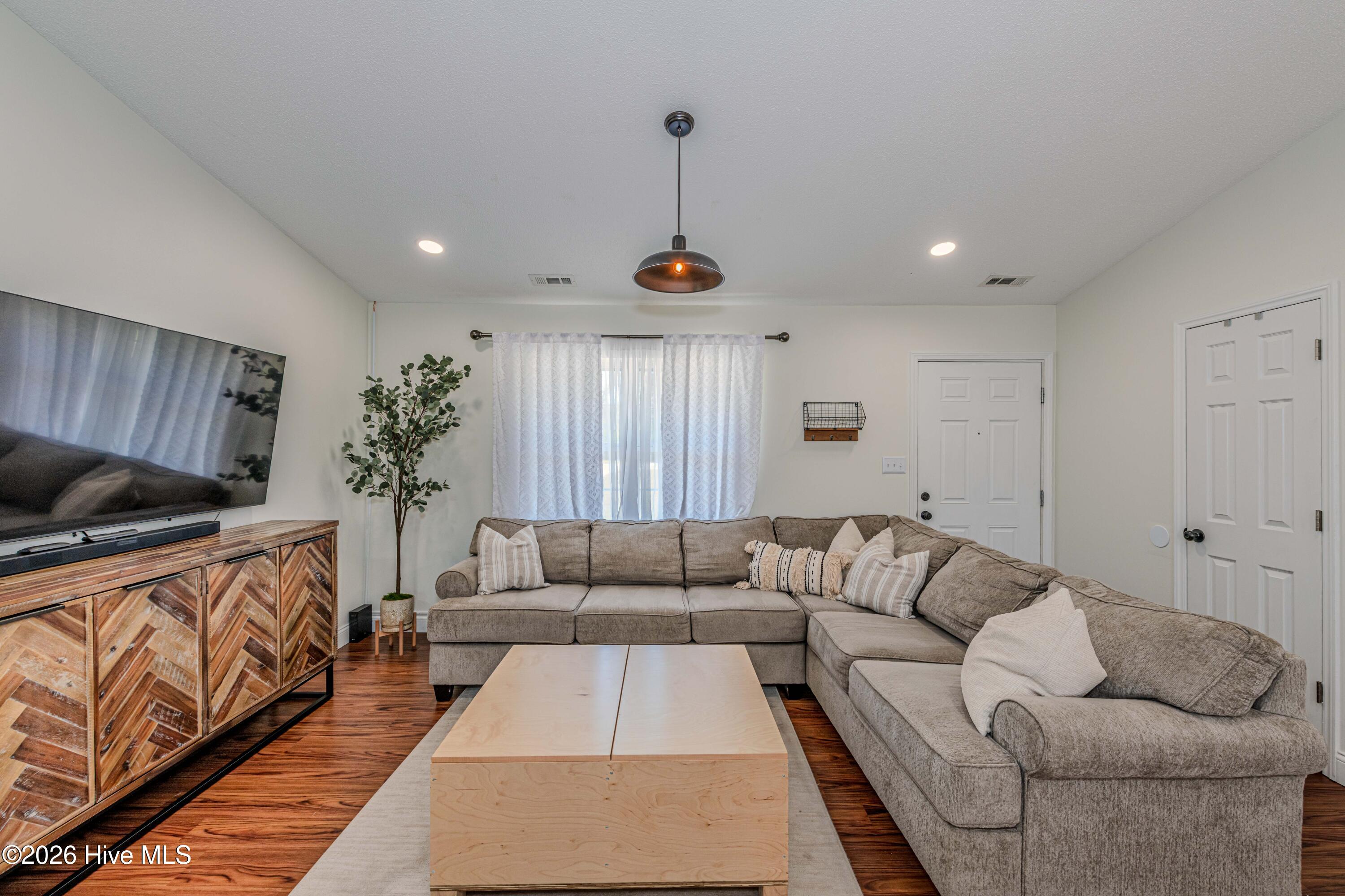 100564633 | Photo 14