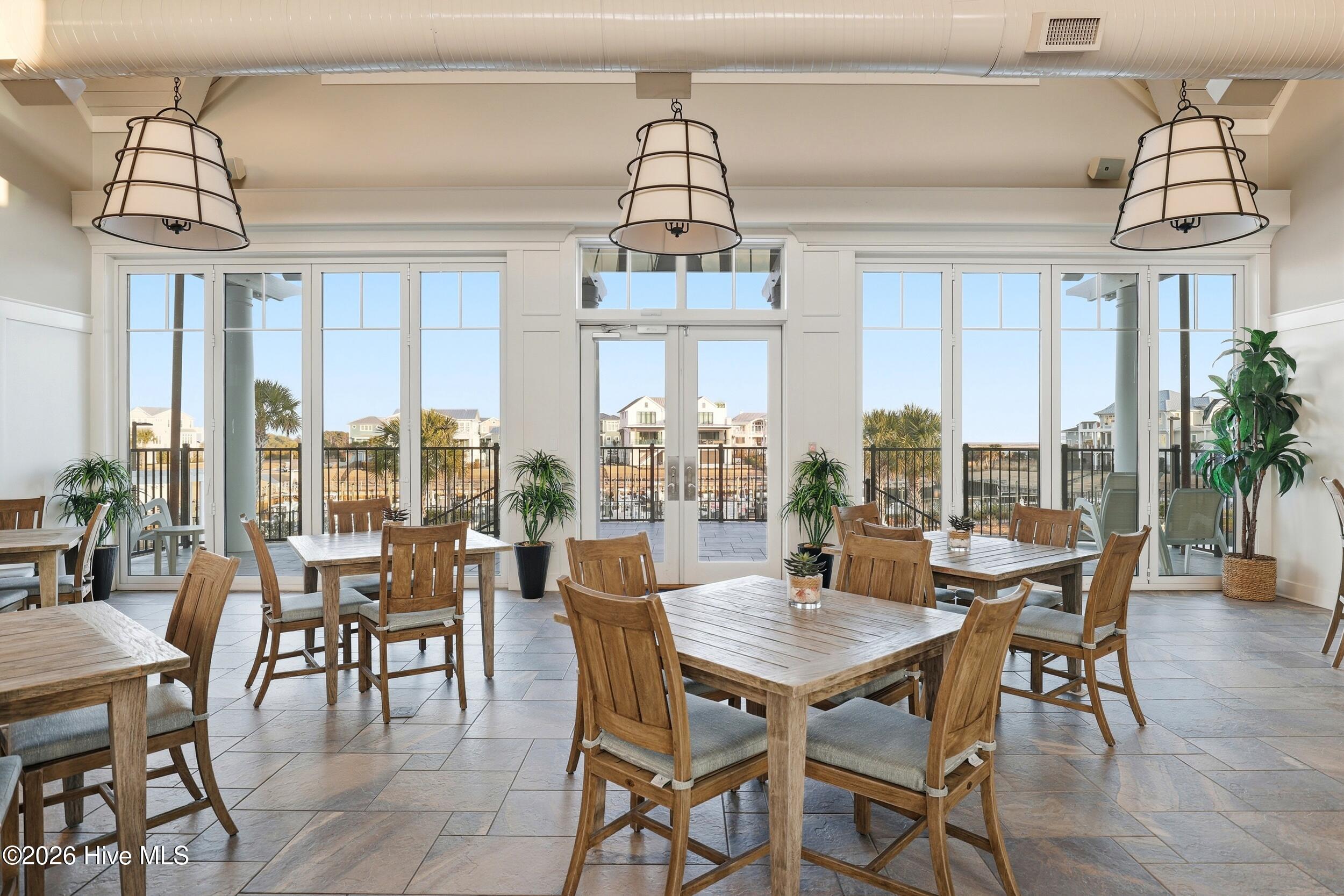 100567048 | Photo 43