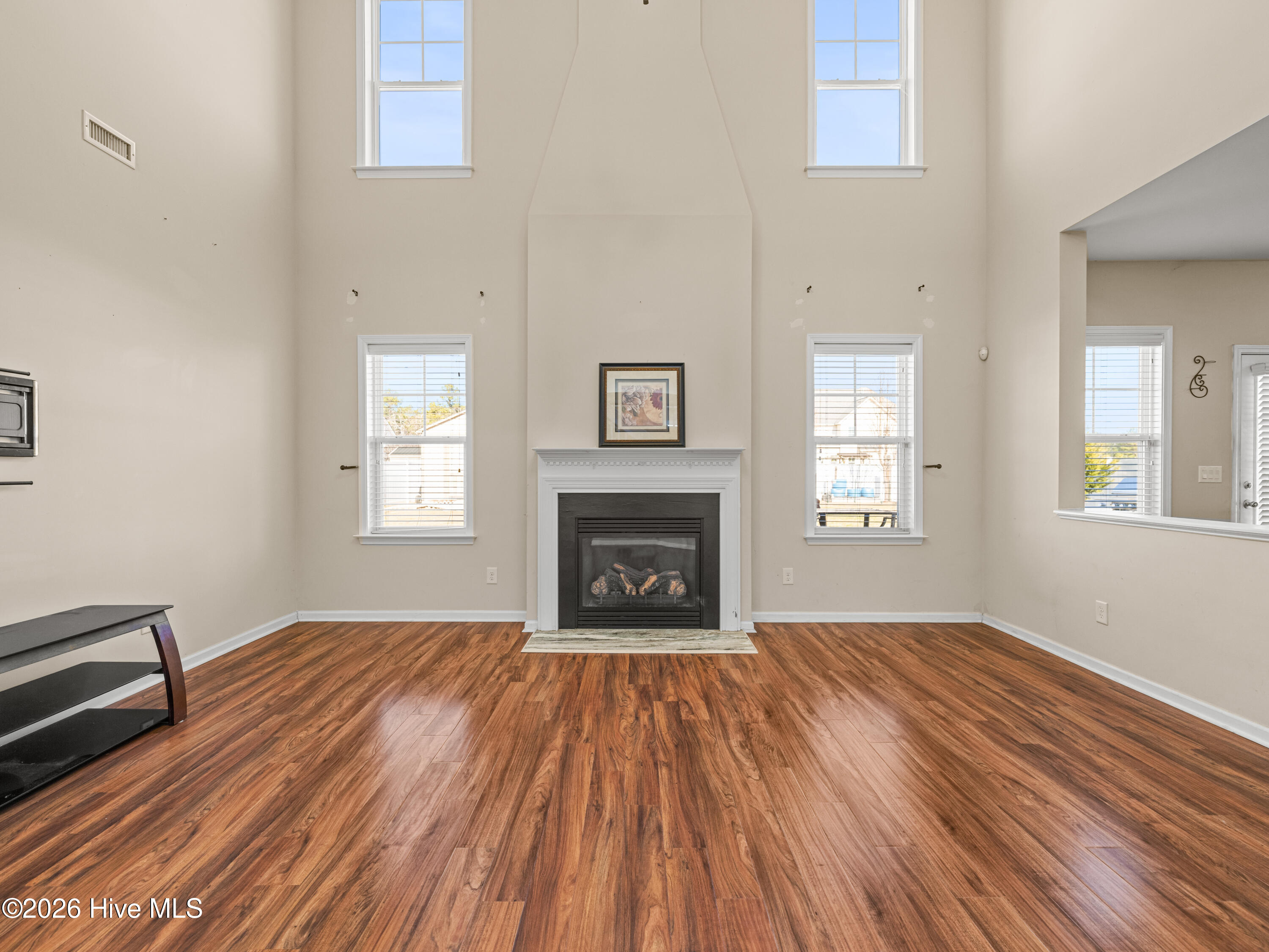 100553389 | Photo 17