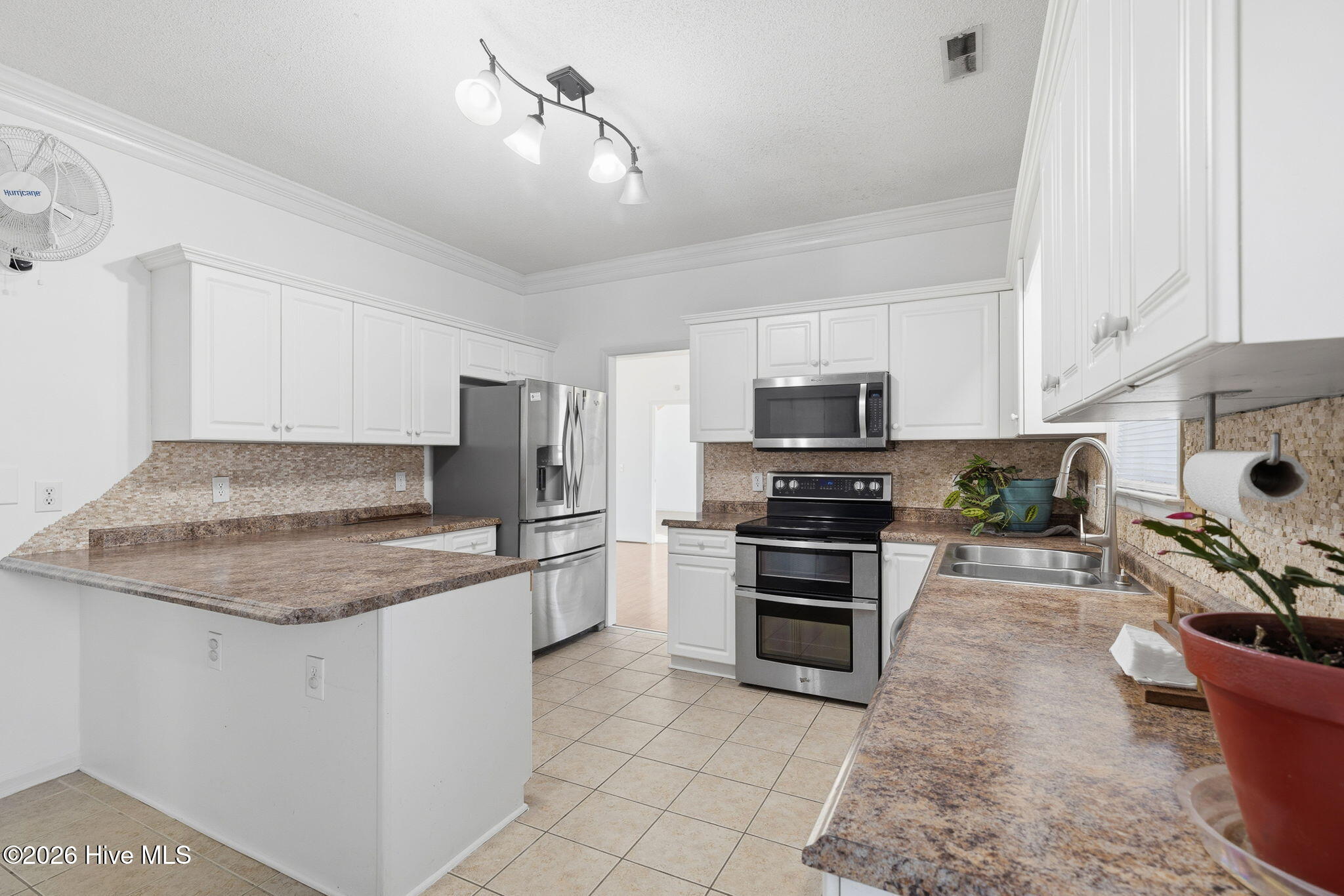 100548117 | Photo 21