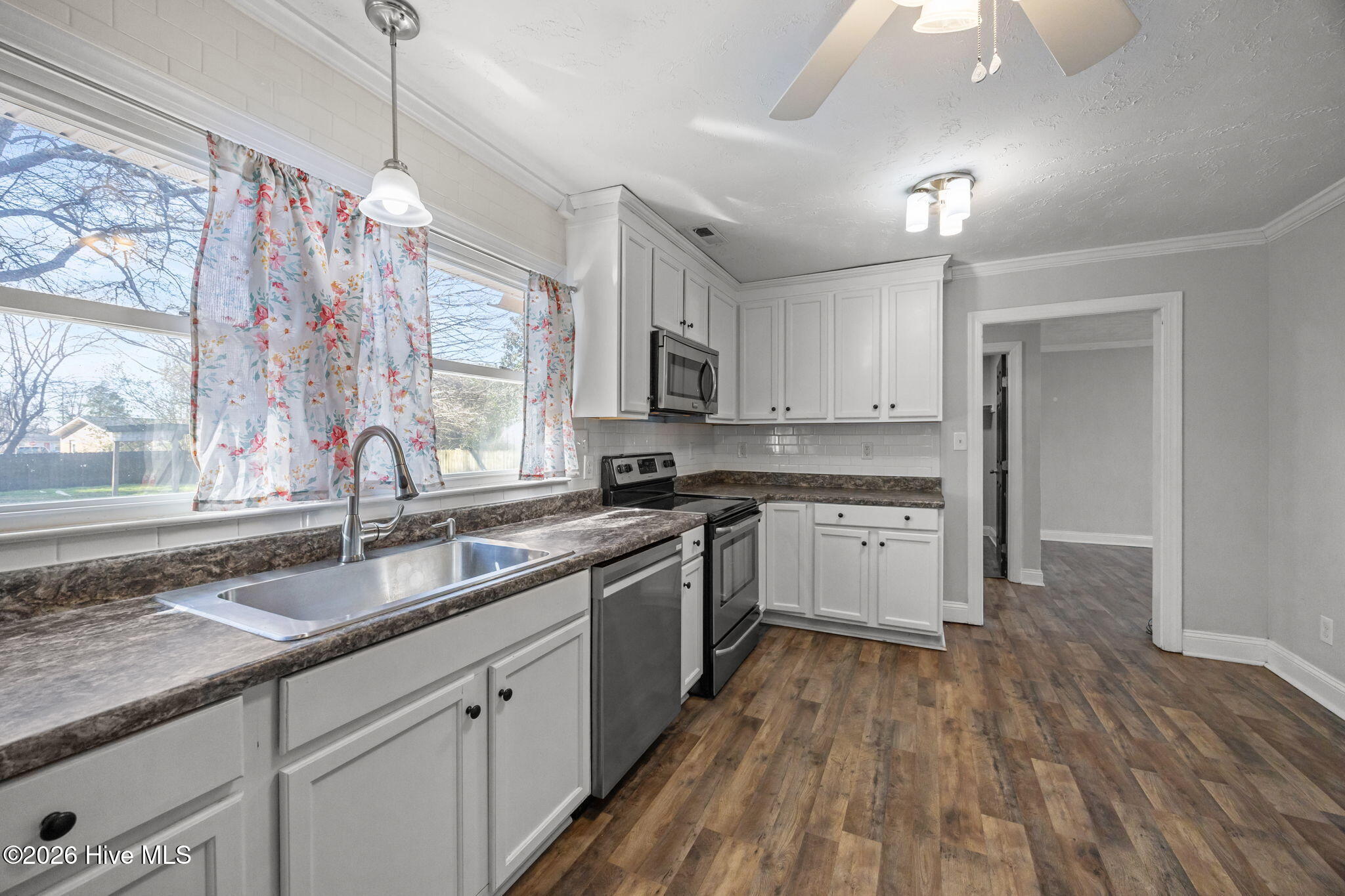 100555962 | Photo 15